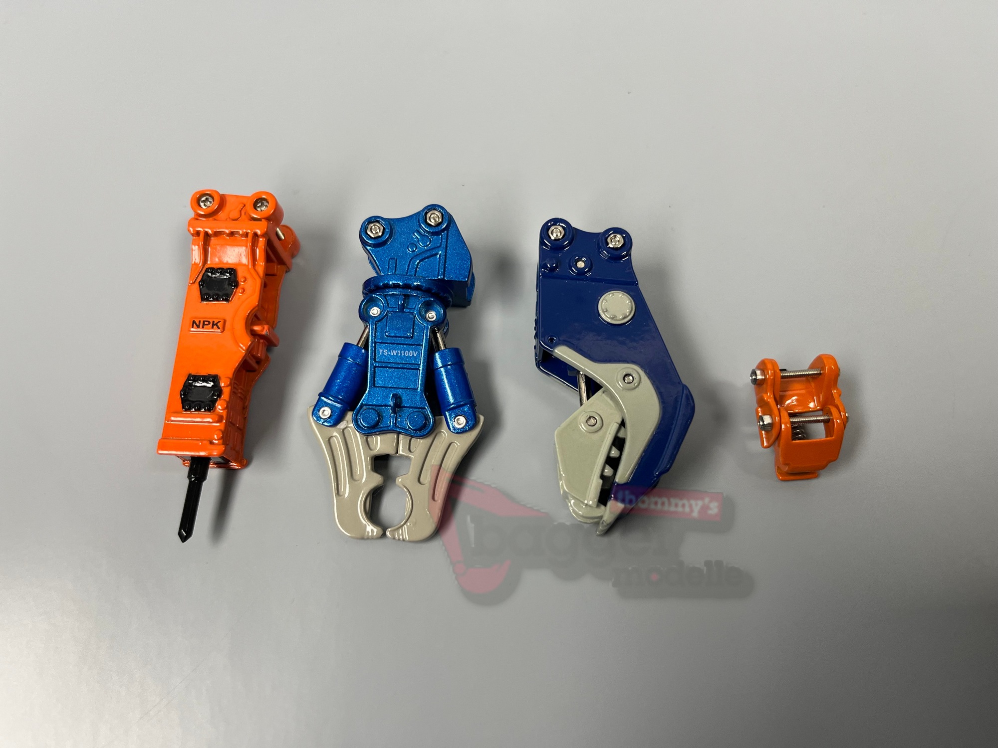 30133 -Replicars -3 Hitachi Anbaugeräte für Hitachi Bagger mit Schnellwechsler