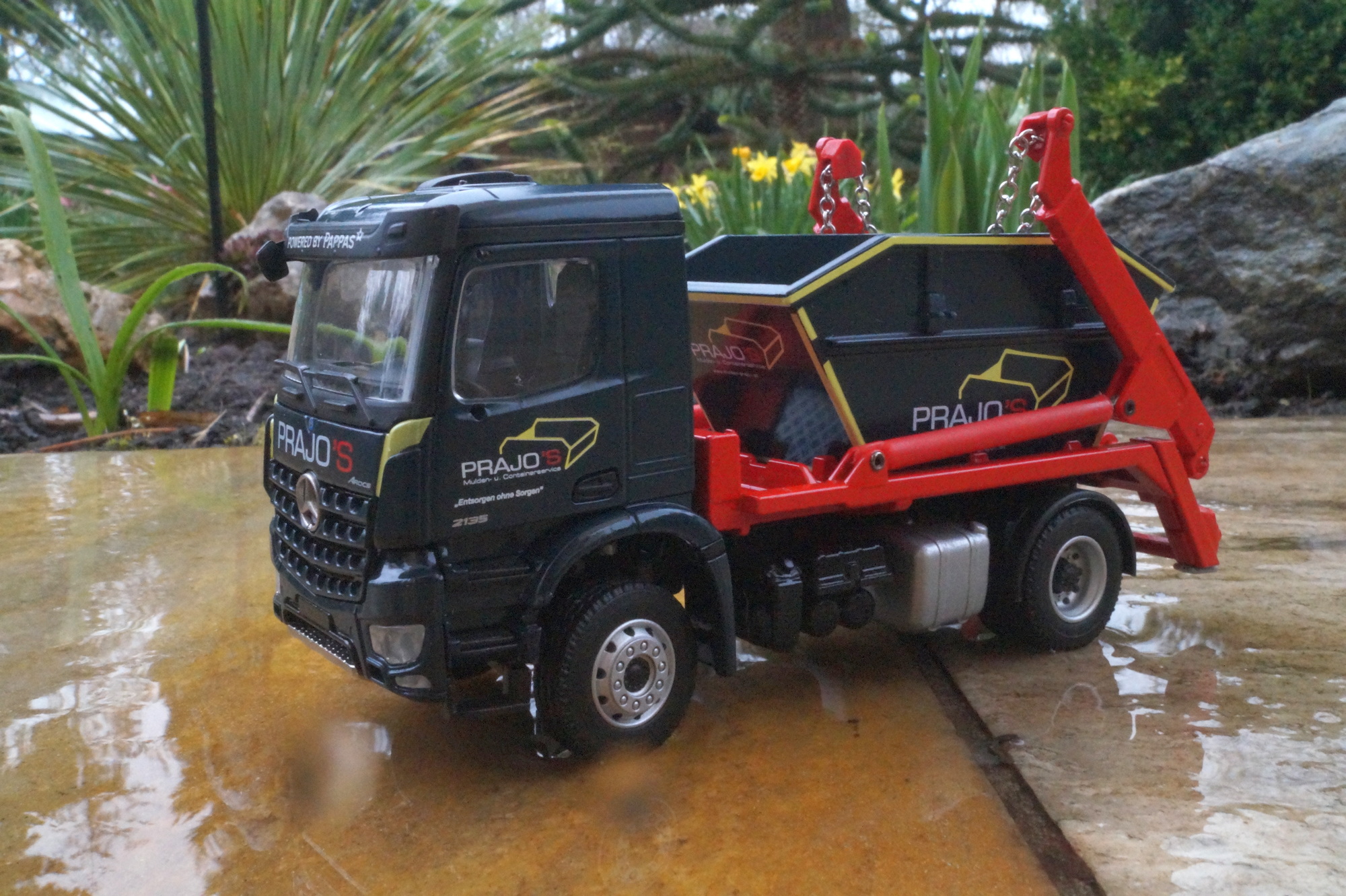 78216-5 - Conrad - MERCEDES-BENZ Arocs mit Meiller Absetzkipper "Prajo`s