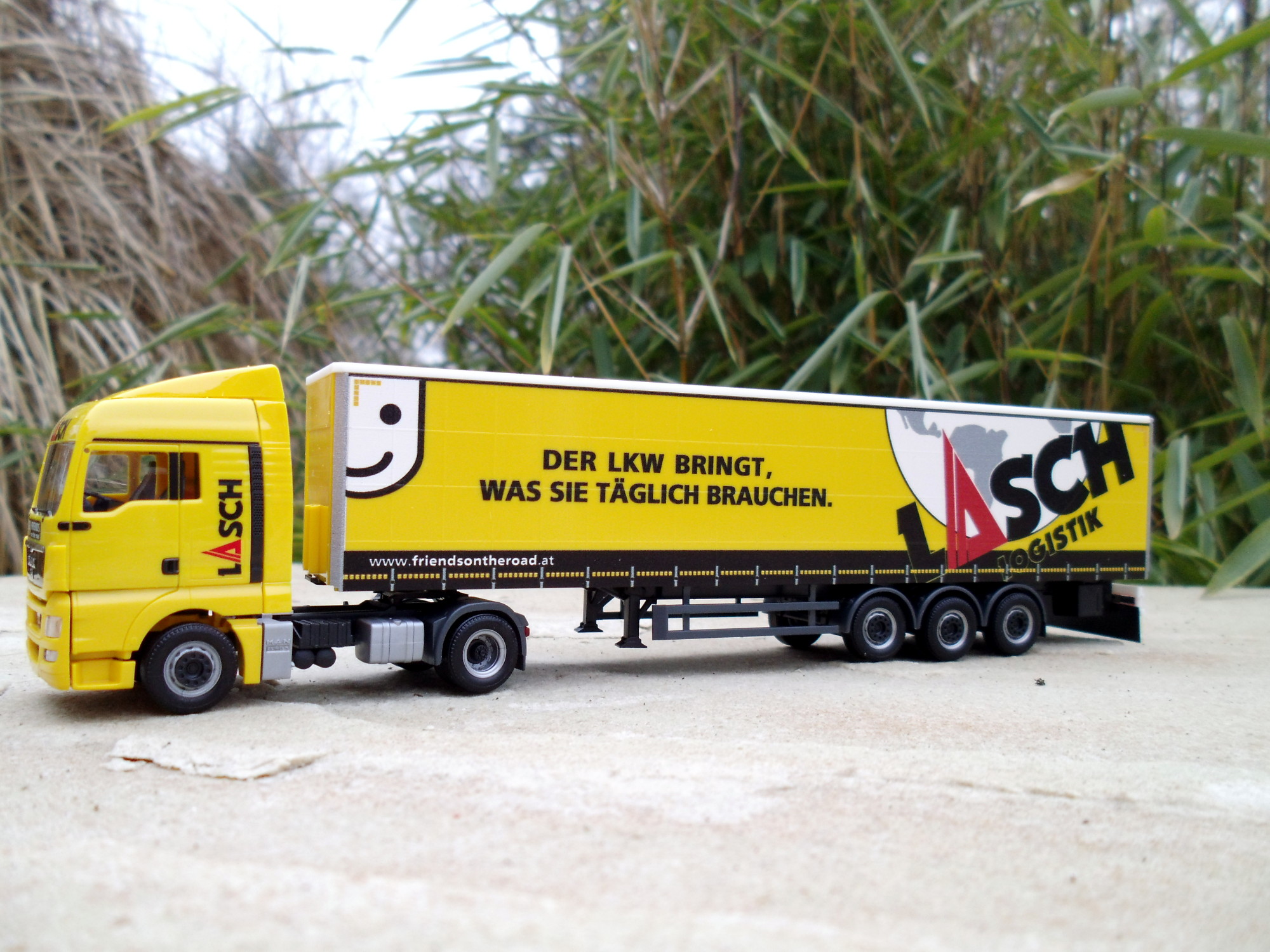 919173 - Herpa - MAN TGX XLX Gardinensattelzug " "Lasch Logistik"