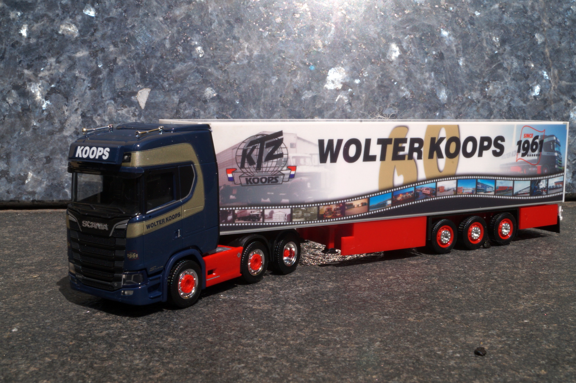 314367 - Herpa - Scania CS 20 HD 6x2 Kühlkoffer-Sattelzug „Wolter Koops 60 Jahre“ (Niederlande/Zeewolde)