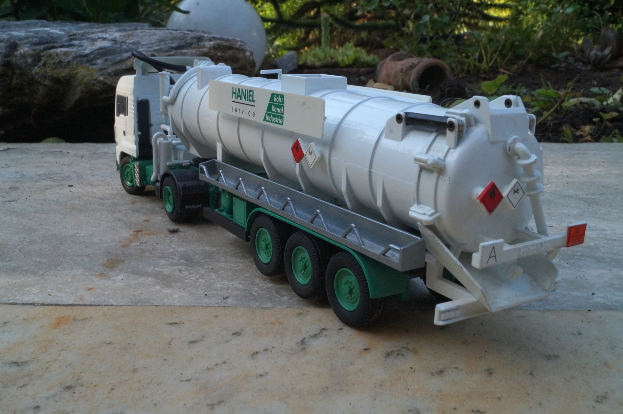 MAN TG L 37 2 achs mit Saugwagenauflieger  "Haniel "