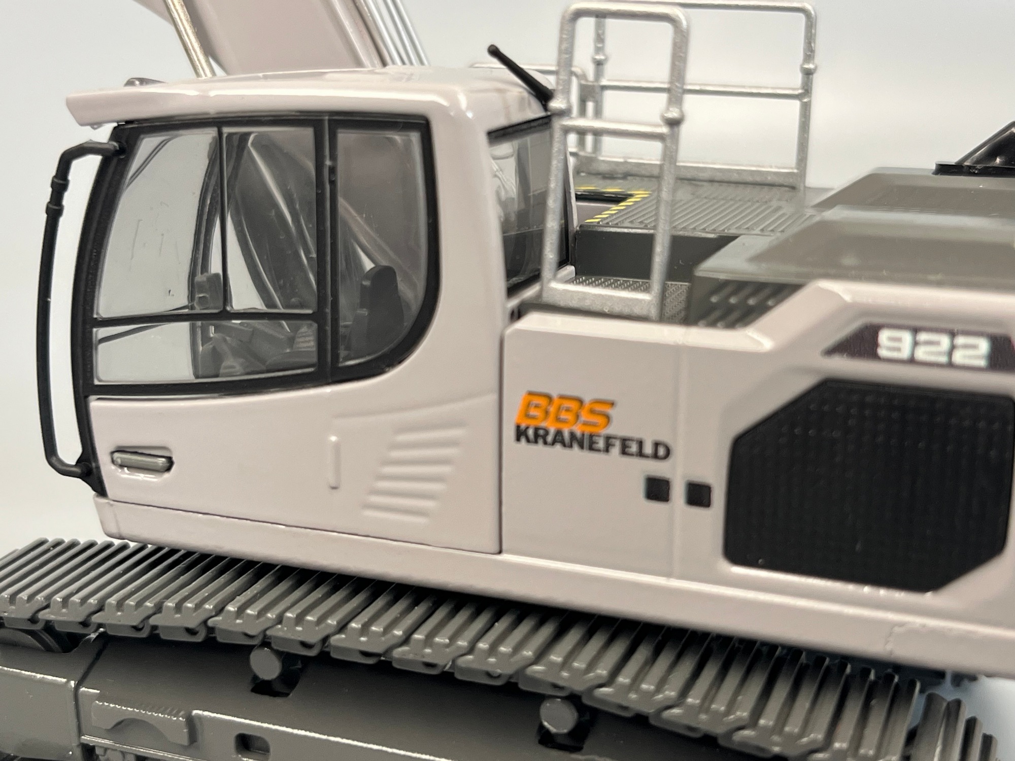 2214-12 -Conrad - Liebherr R22 V Hydraulikbagger "Kranefeld"