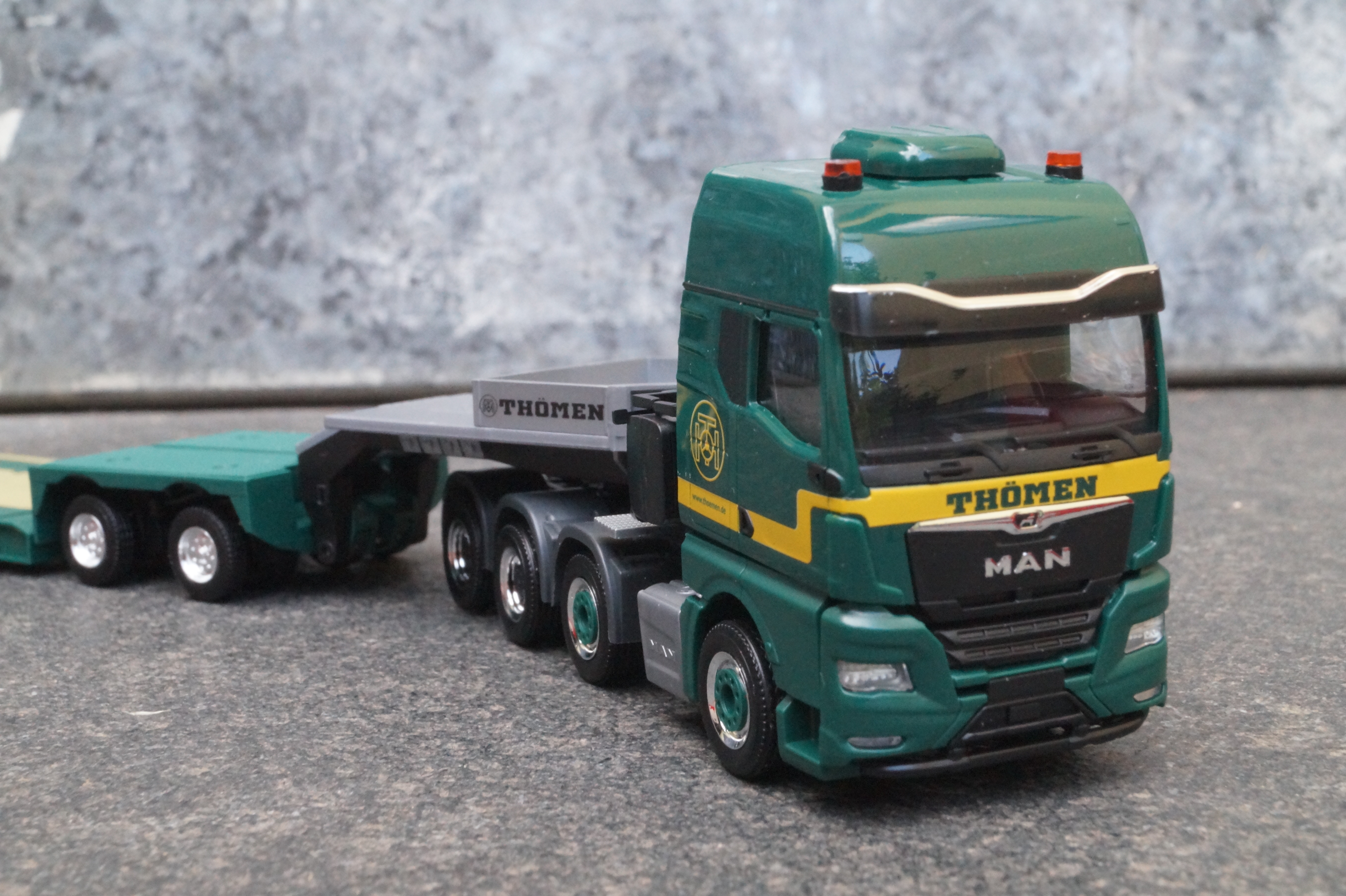 317580 - Herpa- MAN TGX GX Schwerlast-Sattelzug "Thömen"