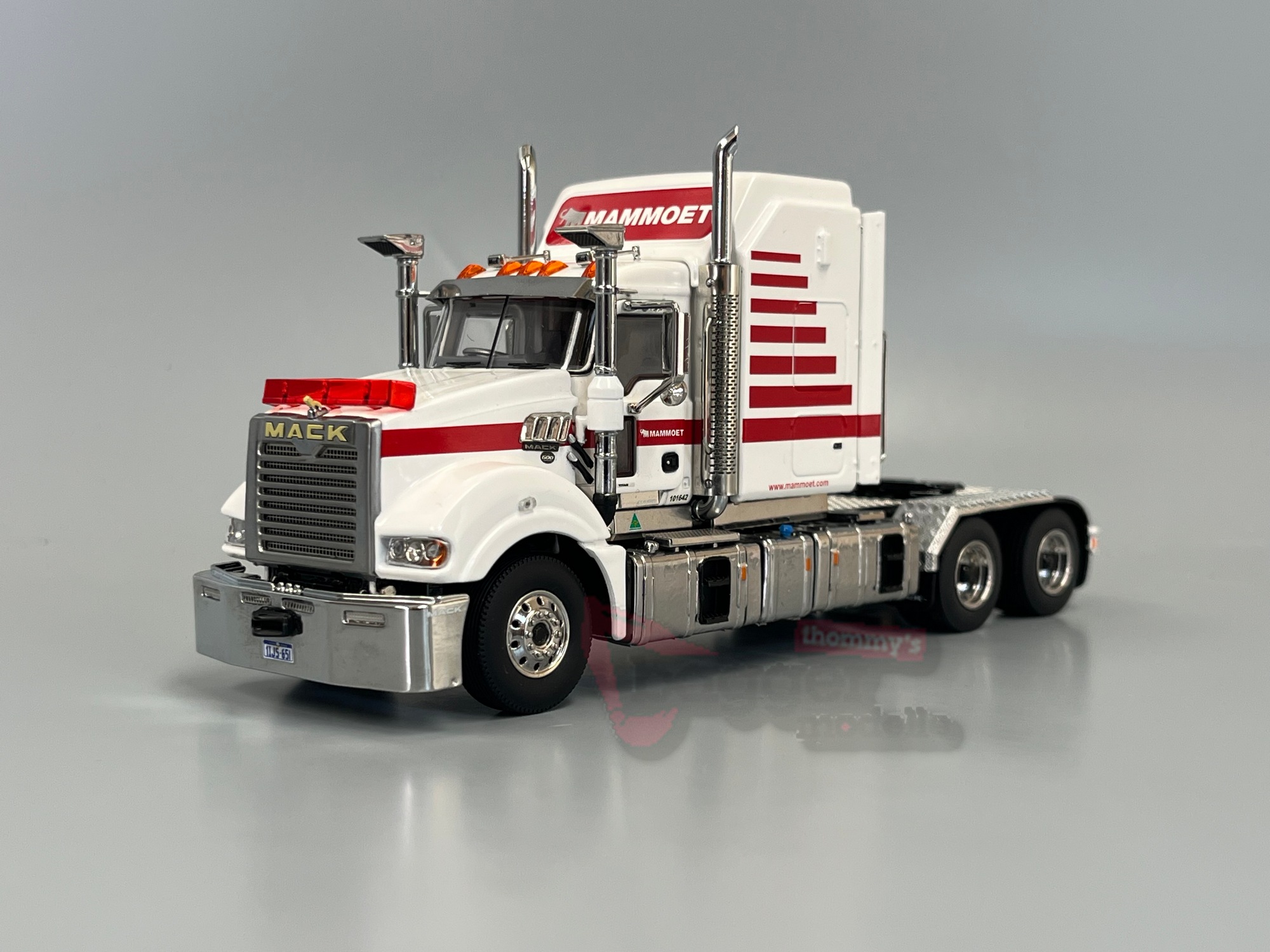 410327 - Drake - MACK Titan 3achs Zugmaschine - Mammoet Australien