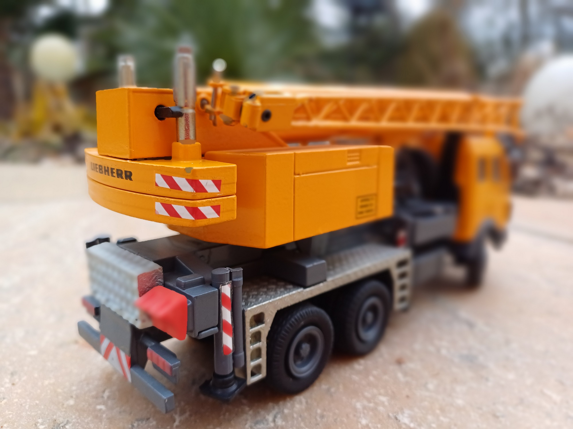 Liebherr 3achs Mobilkran auf Mercedes Actros mit Spitze