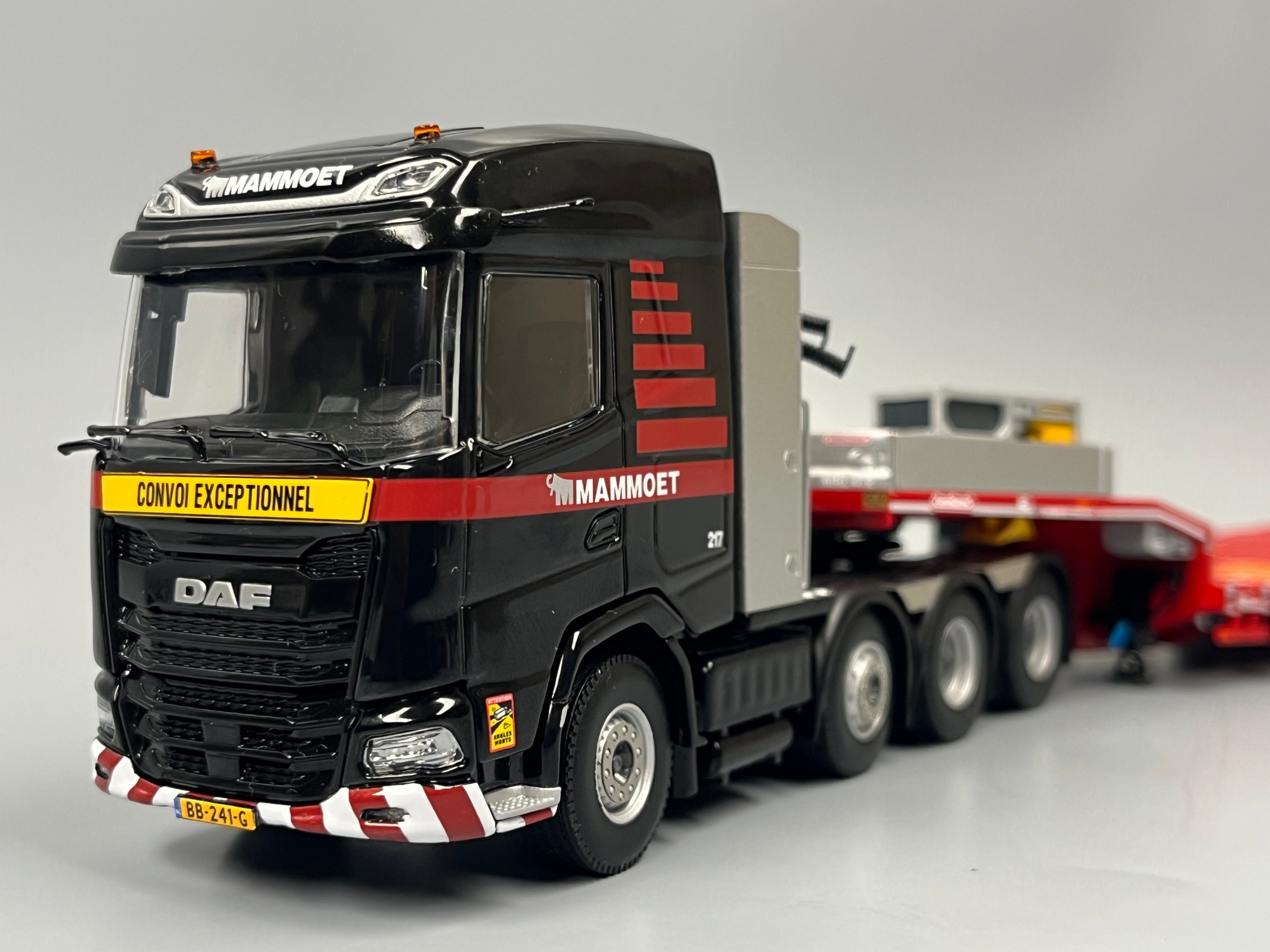 410348 - WSI - DAF XG 8x4 mit 5achs Nooteboom Tieflader Manoovr - Mammoet