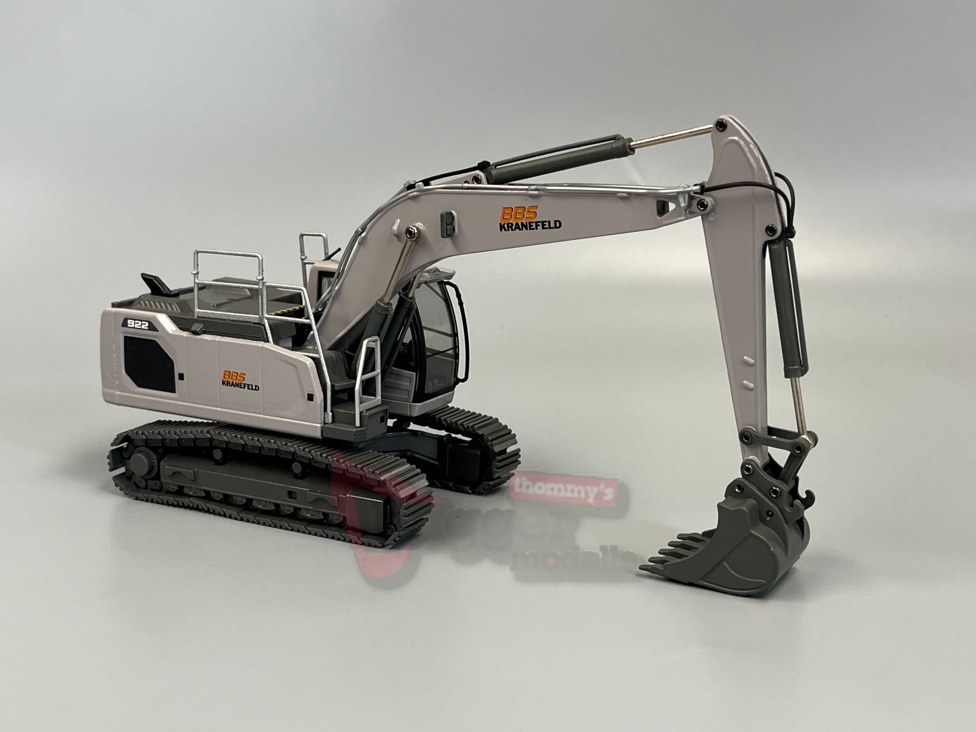 2214-12 -Conrad - Liebherr R22 V Hydraulikbagger "Kranefeld"