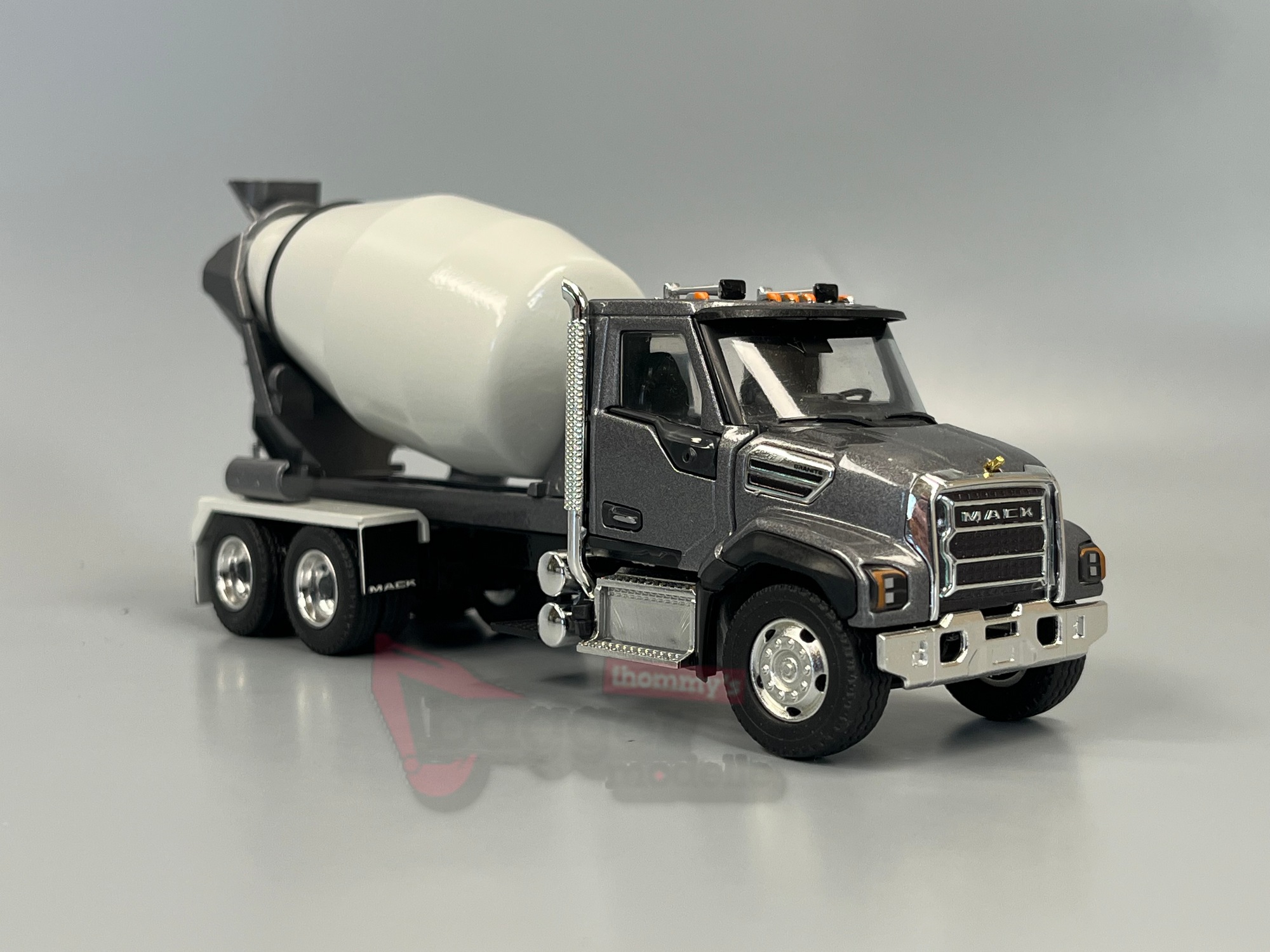 86268 - Conrad  - Mack Granite mit Fahrmischer