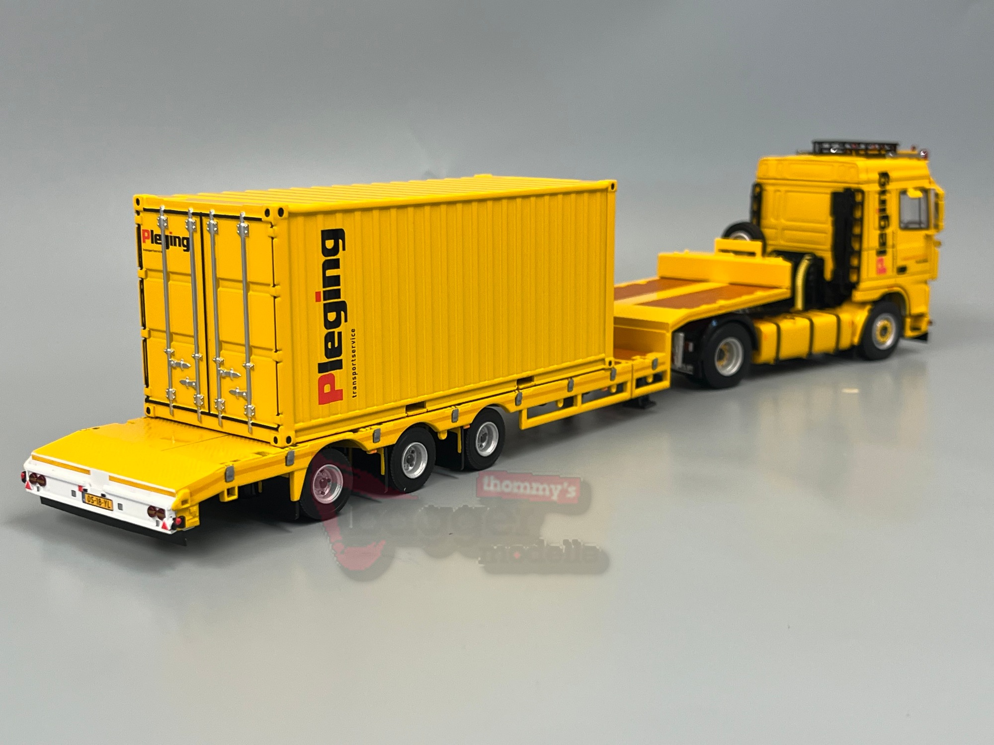 01-5172 - WSI - DAF XF95 Space Cab 4x2 mit 3achs Tiefladerauflieger und 2FT Container - Pleging - NL