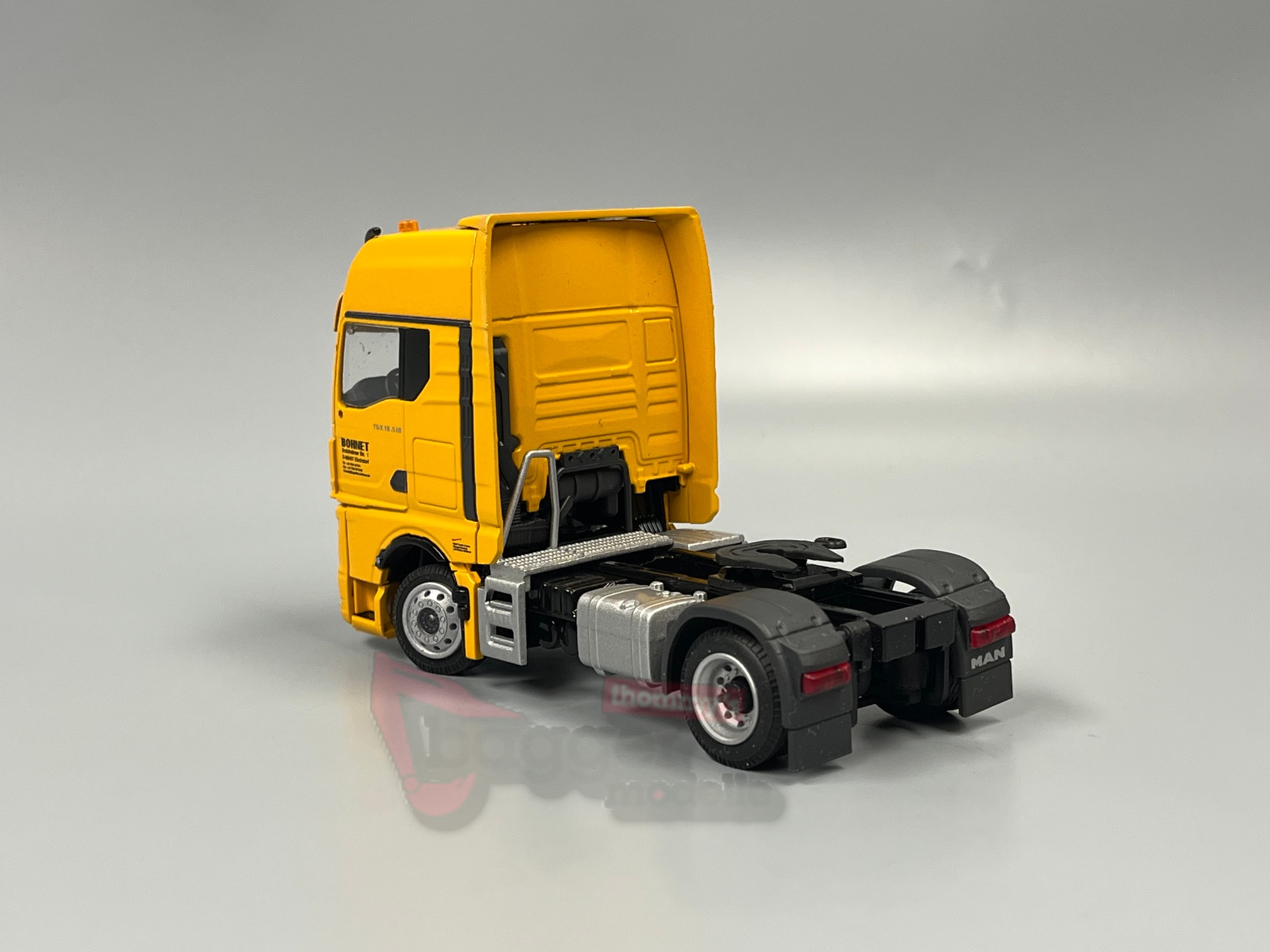 8000 -18 - Conrad - MAN TGX GX Sattelzugmaschine 2 achs "Bohnet"