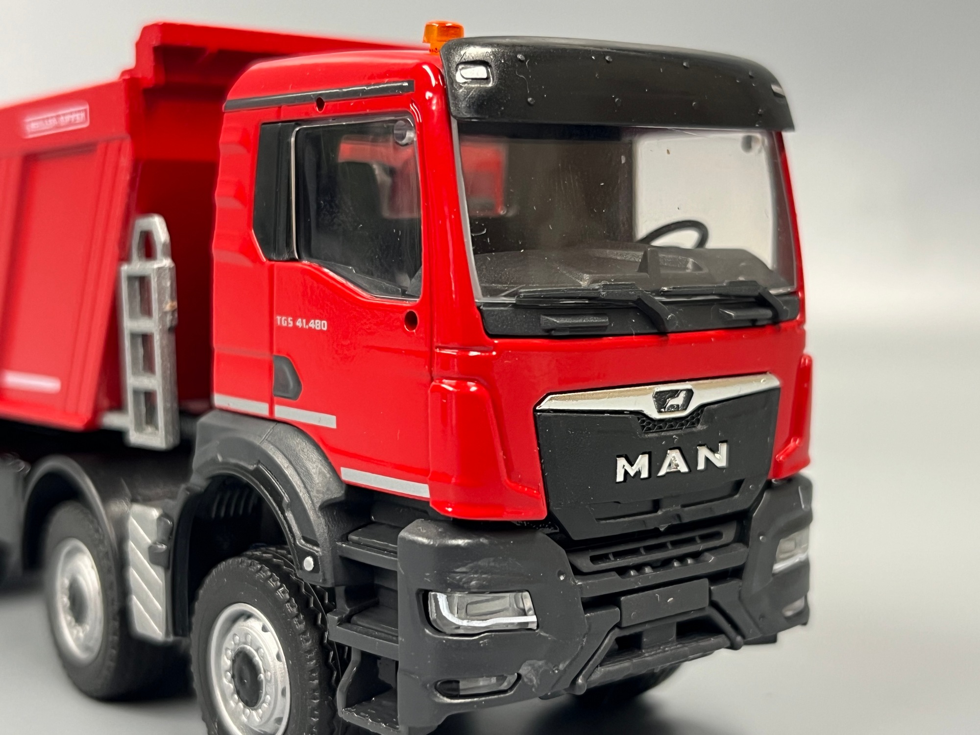 81259-3 -Conrad - MAN TGS NN 41.480 8x8 Meiller Hinterkipper  rot