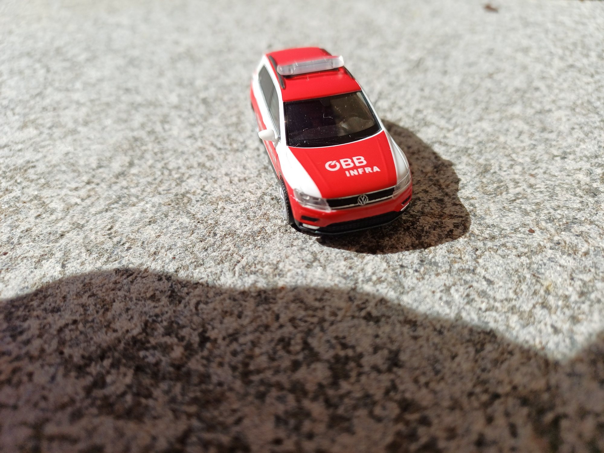 945660 -Herpa - VW Tiguan Auto "Sicherheit QBB Infra"