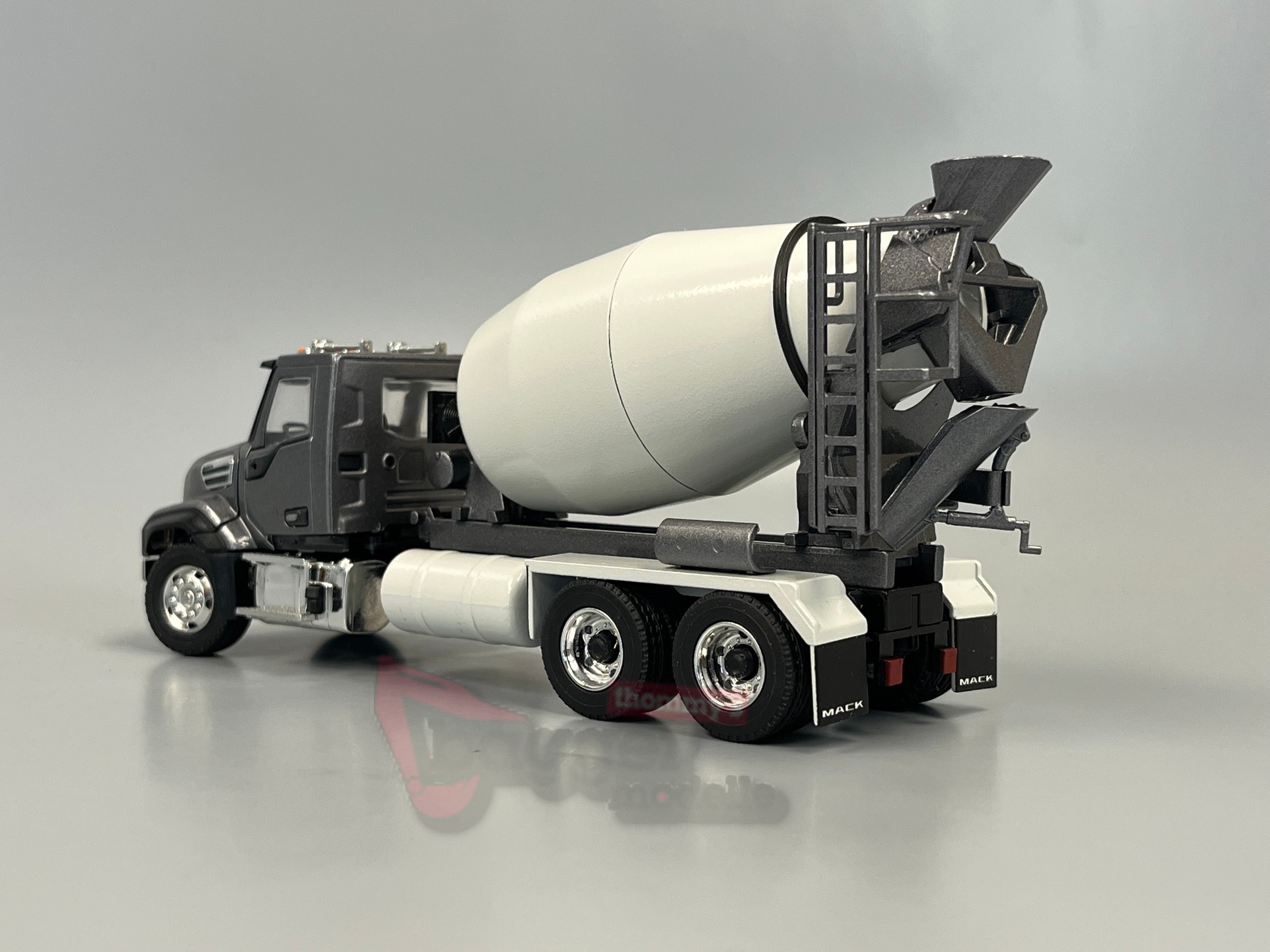 86268 - Conrad  - Mack Granite mit Fahrmischer