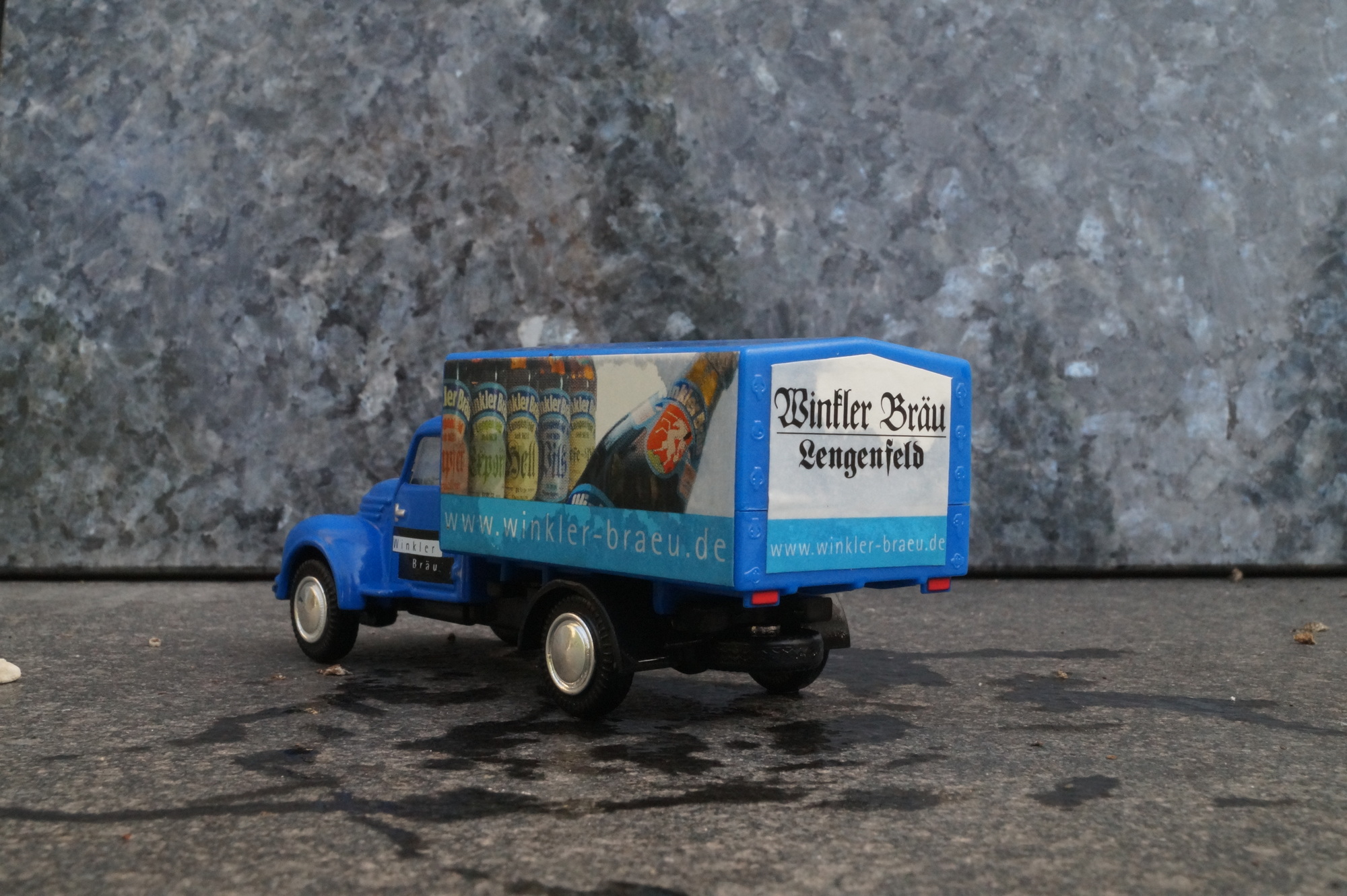 Ford Auto mit Kasten " Winkler Bräu