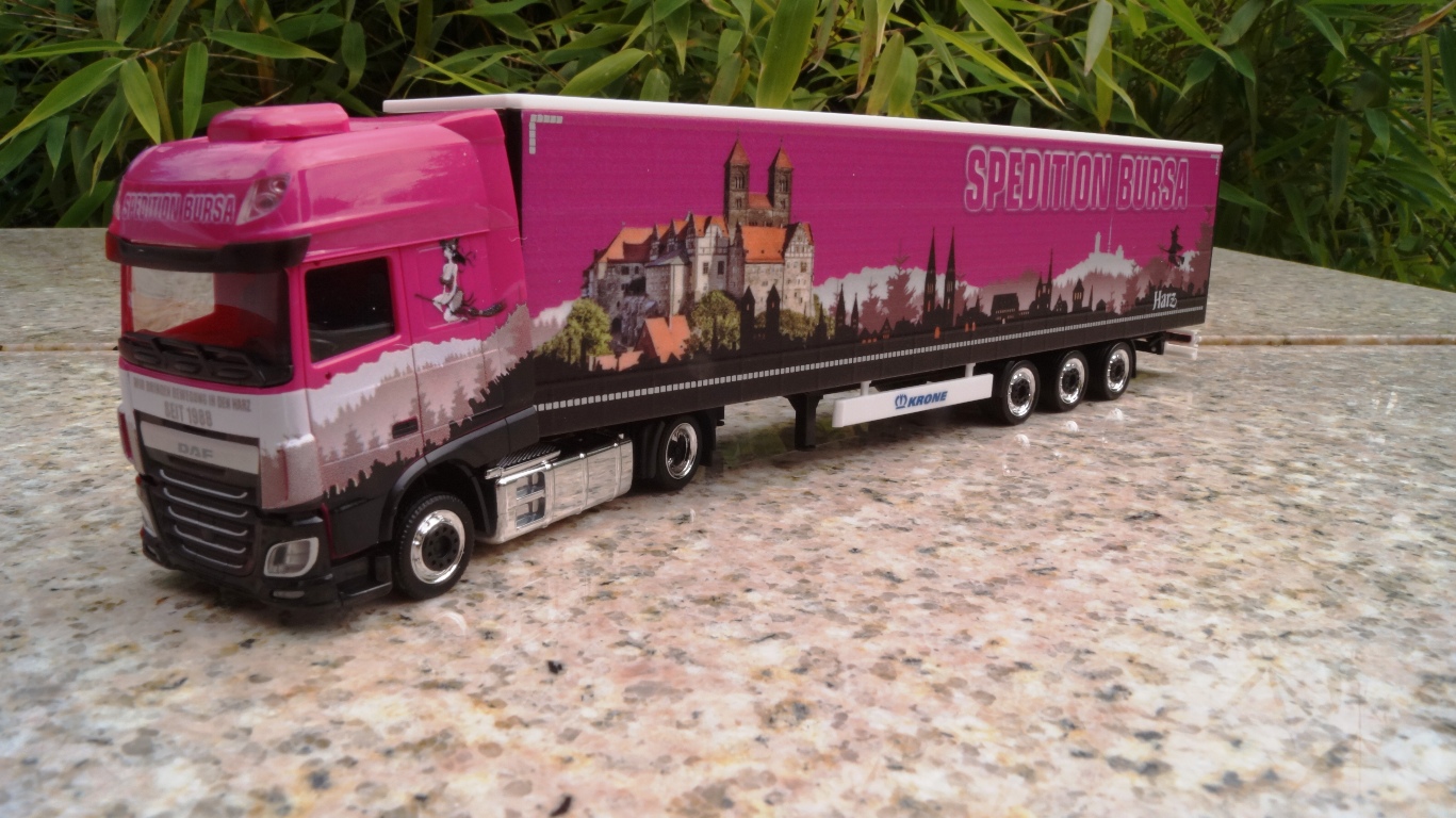 121682 - Herpa - DAF XF Euro 6 SSC Lowliner-Sattelzug "Bursa"