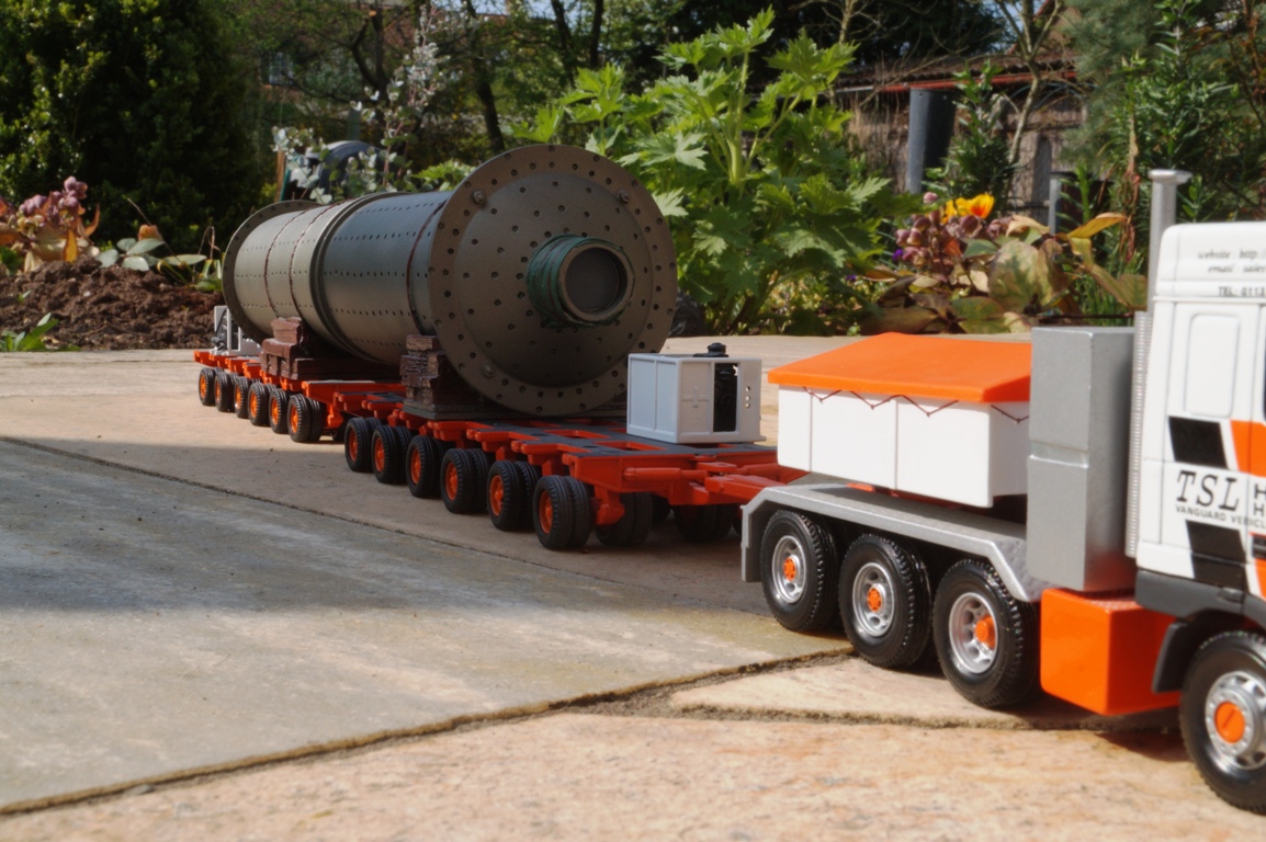 DAF XF 95 4achs Schwerlastzugmaschine mit 4x3 achs Module Tieflader "Heavy TSL"