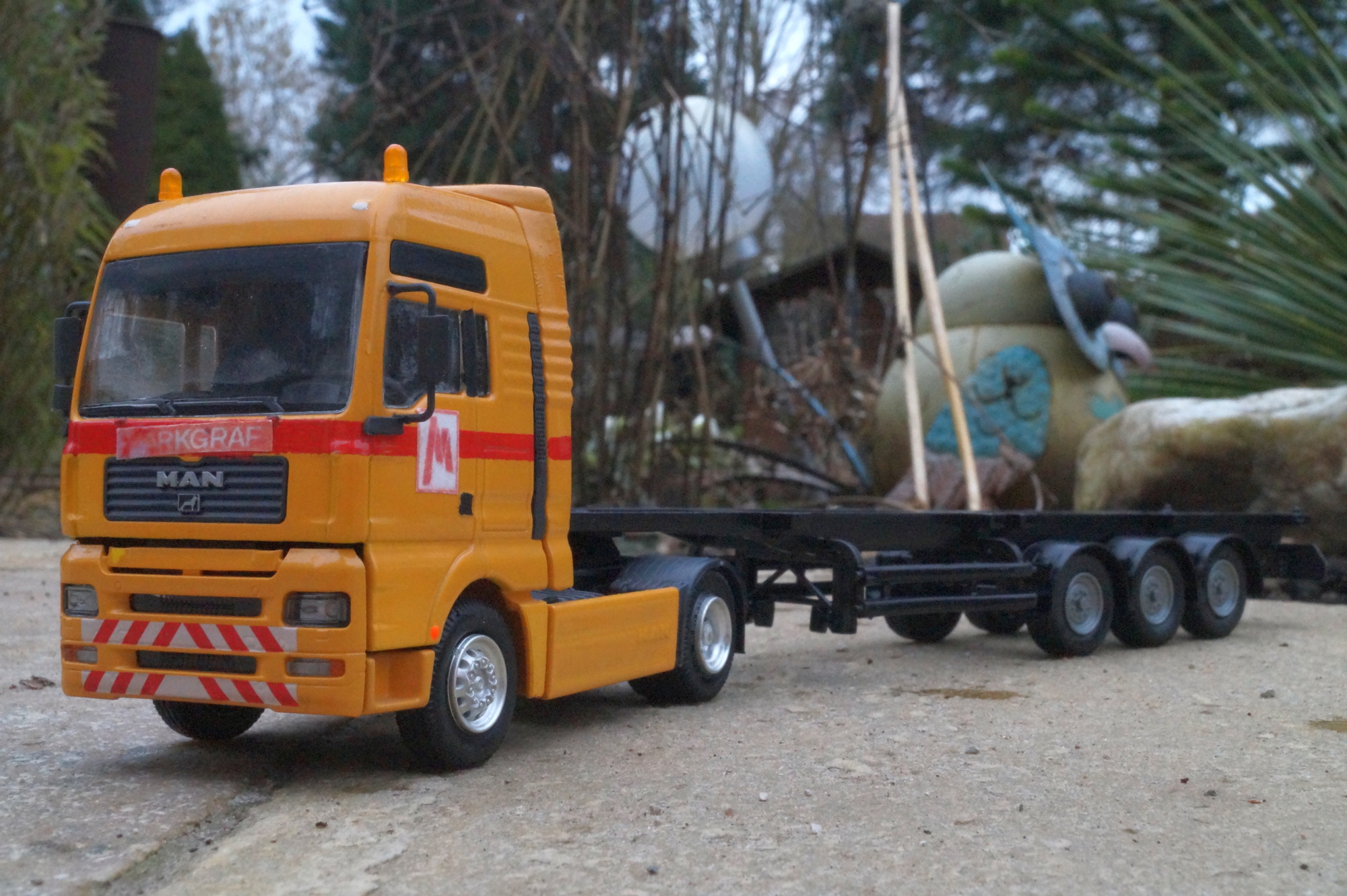 MAN 2achs Zugmaschine mit 3achs Container Auflieger "Markgraf Aufkleber"