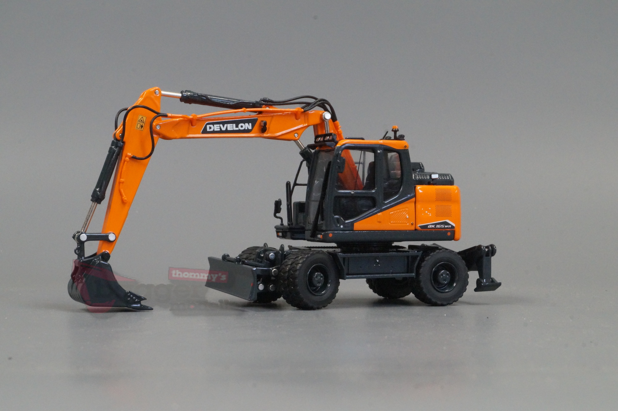 16-1074 - IMC - Develon DX 165WR  Mobilbagger