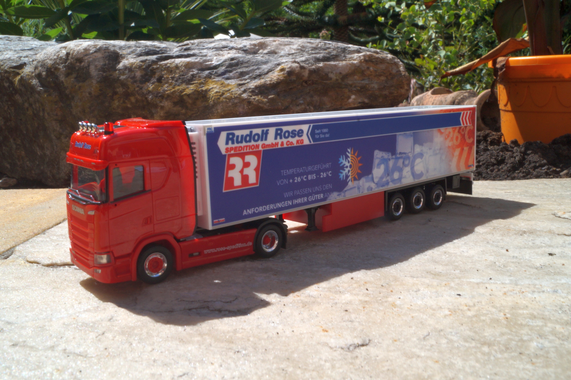 315005 - Herpa - Scania CS 20 HD Kühlkoffer-Sattelzug „Spedition Rose / Trucker Babe Manu“