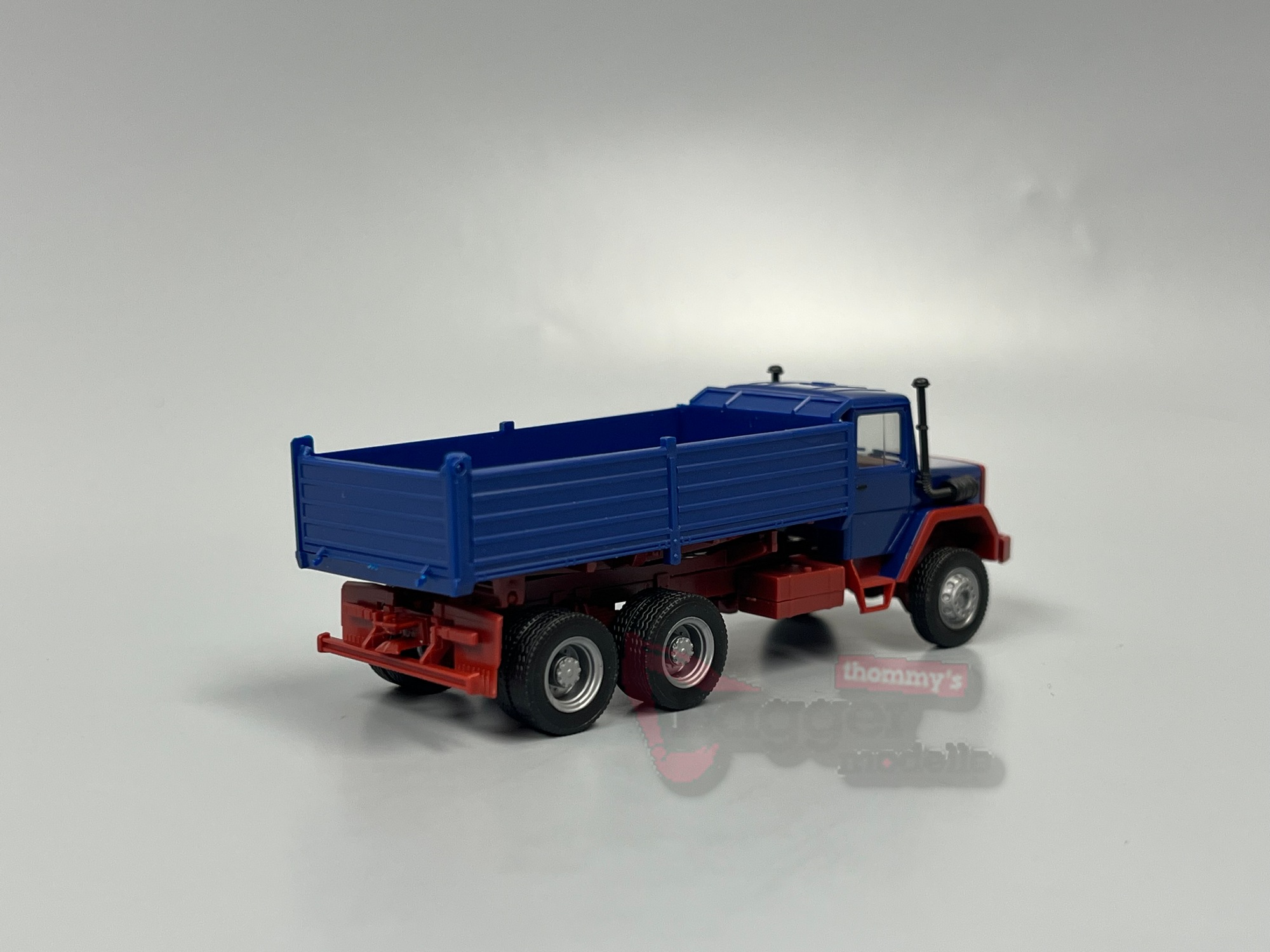320276-2 -Herpa -Iveco Hauber Kipp-LKW 3achs -Herpa Basic