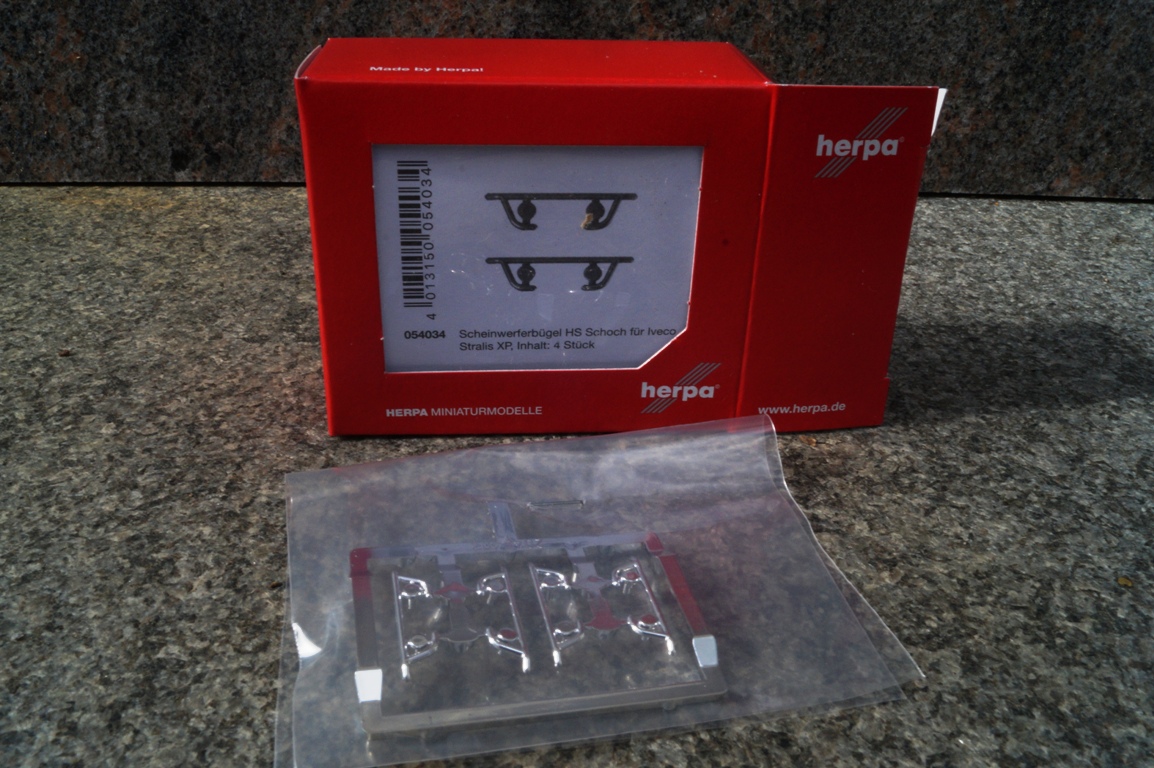 054034 - Herpa -Zubehör Scheinwerferbügel HS Schooch für Iveco Stralis XP 4 Stück
