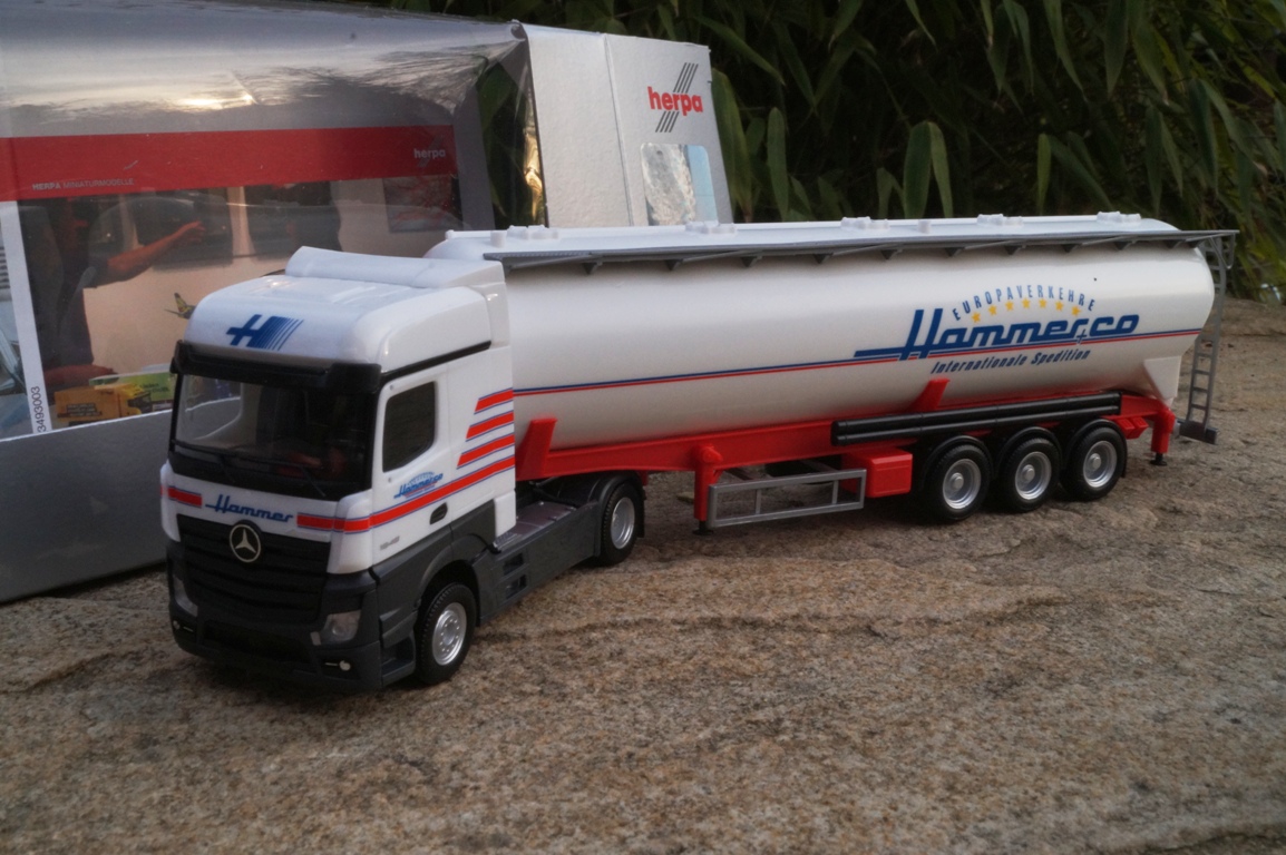 927543- - Herpa - Mercedes-Benz Actros BigSpace Silo-Sattelzug "Hammer Aachen"