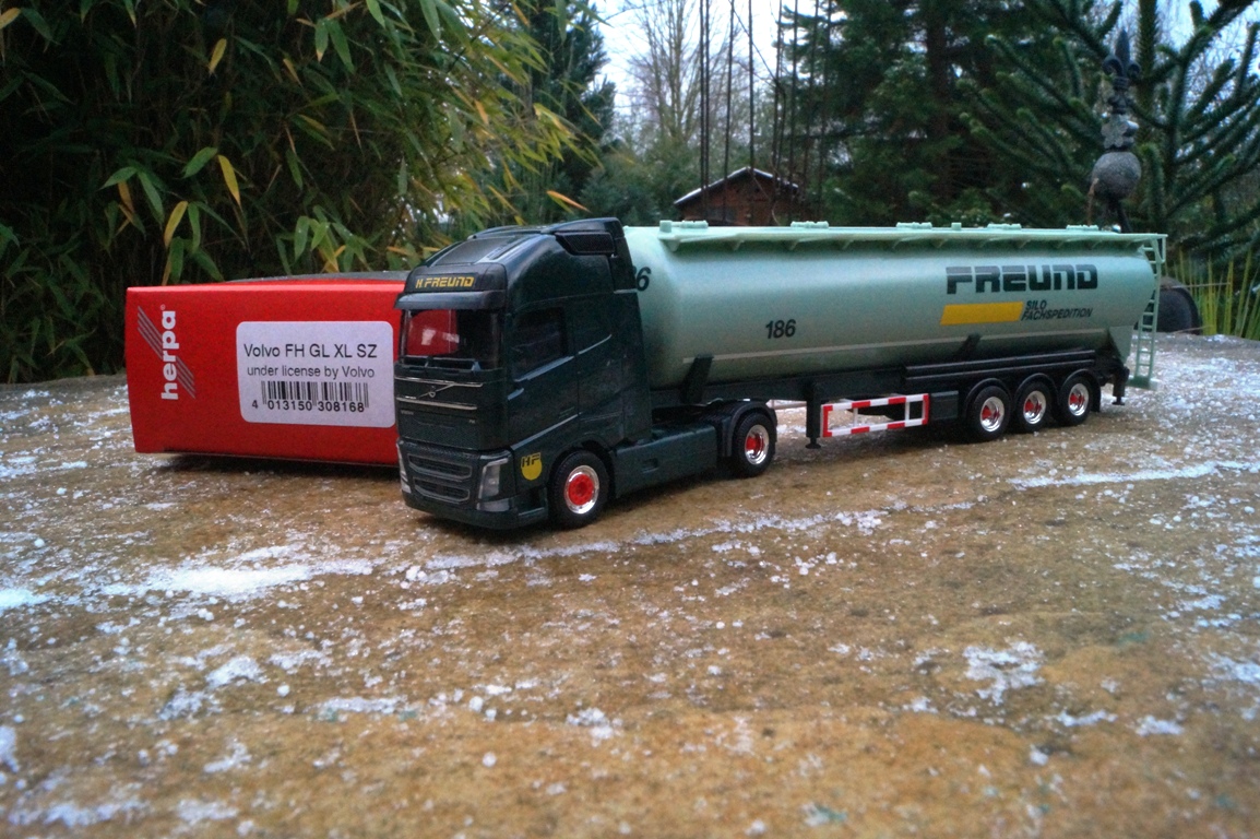 308168 - Herpa - Volvo FH Gl. XL Silo-Sattelzug "Freund"
