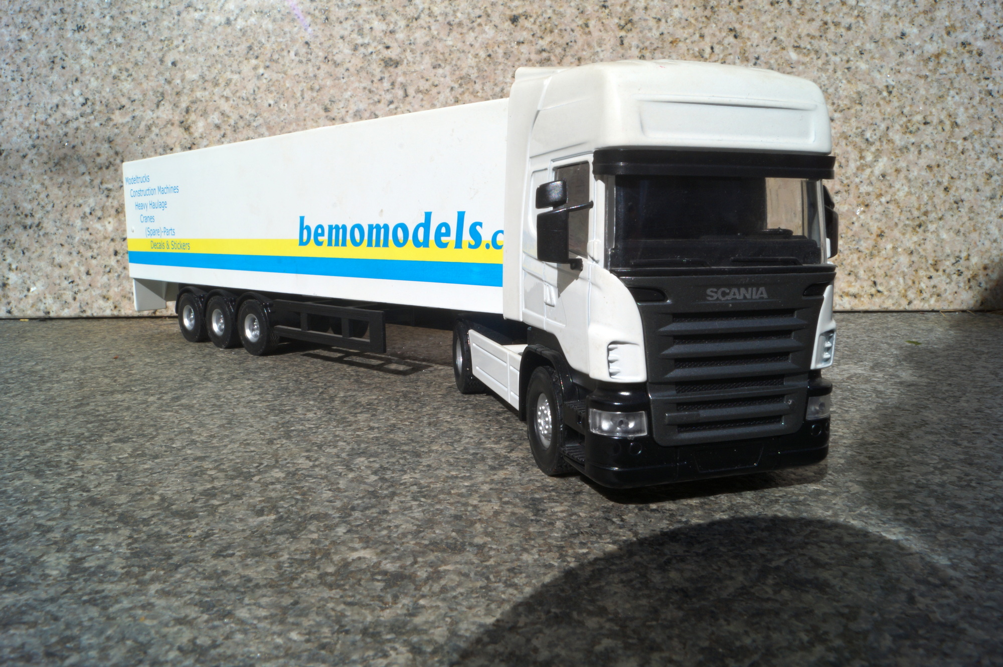 Scania 2achs mit  3achs Kofferauflieger "Bemomodels"
