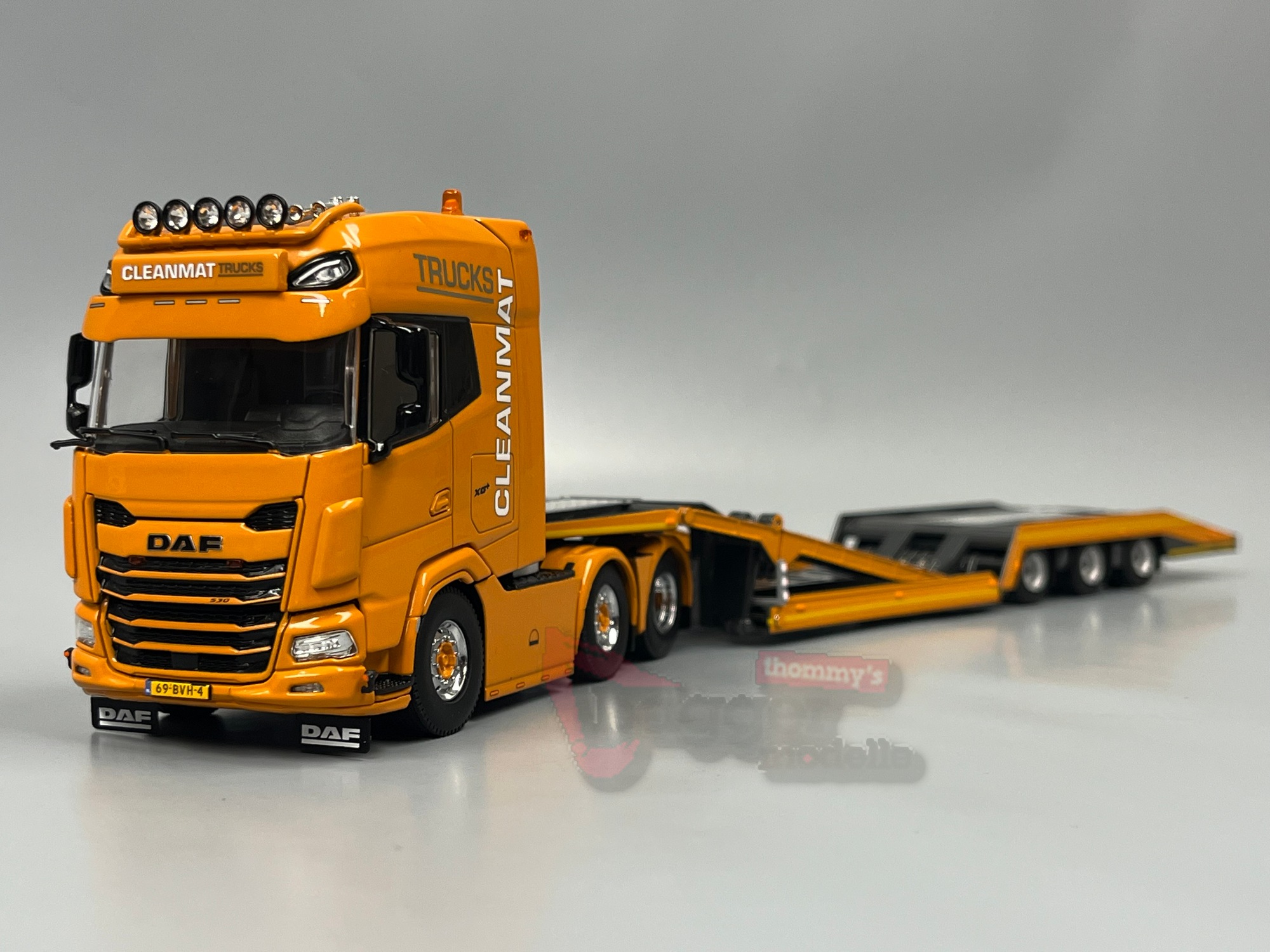 01-5326 - WSI - DAF XG+ 6x2 mit 3achs LKW Transportauflieger - Clean Mat Trucks - NL