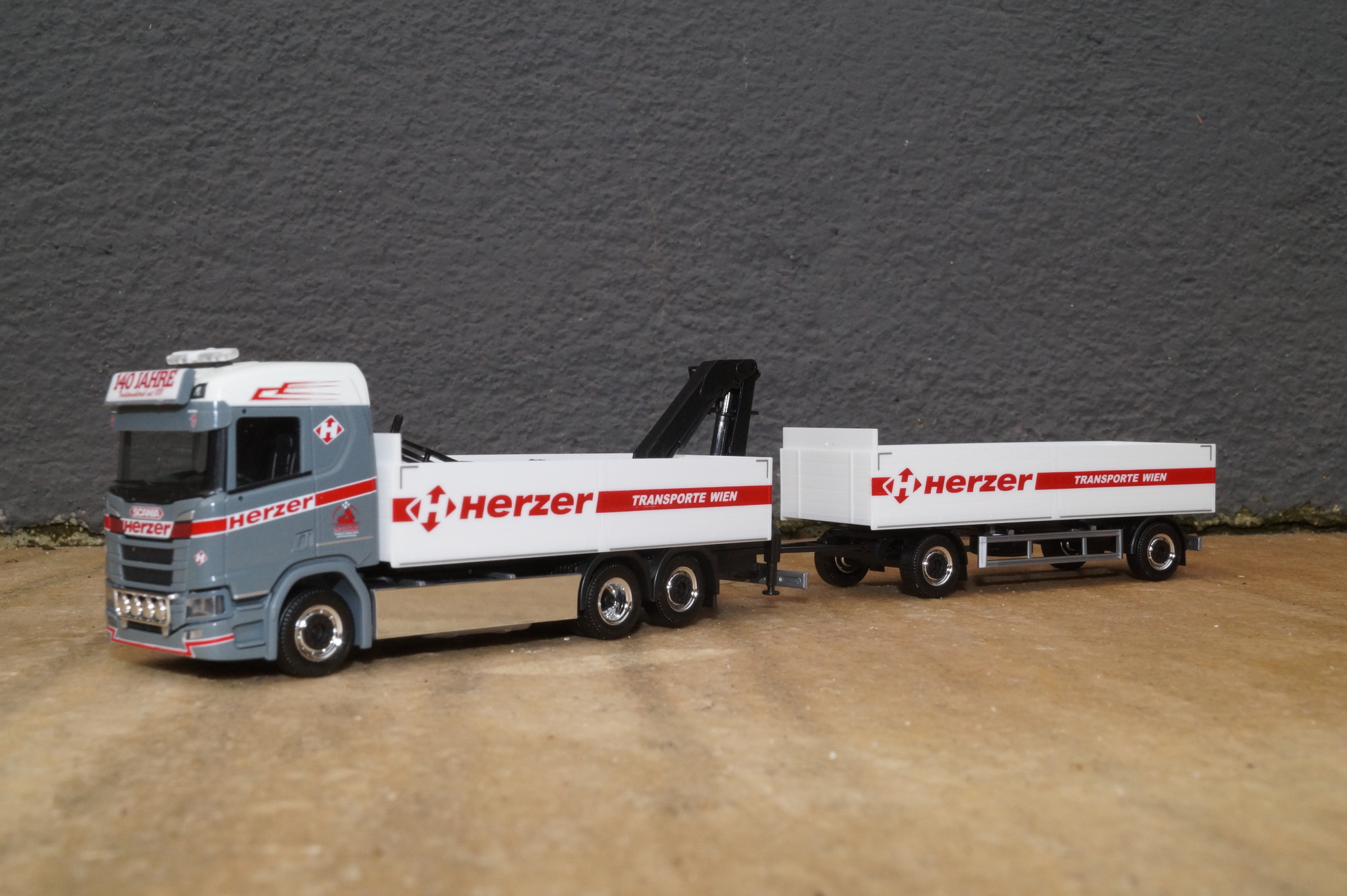 316842 -Herpa -Scania CR 20 ND Baustoff-Hängerzug "Herzer" (Österreich