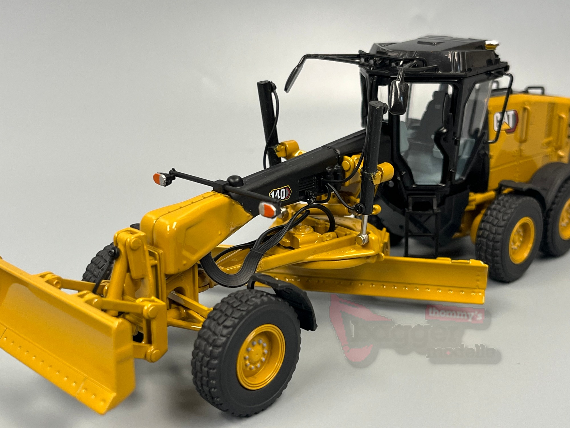 85796 -DCM -CAT 140 Motor Grader Joy 