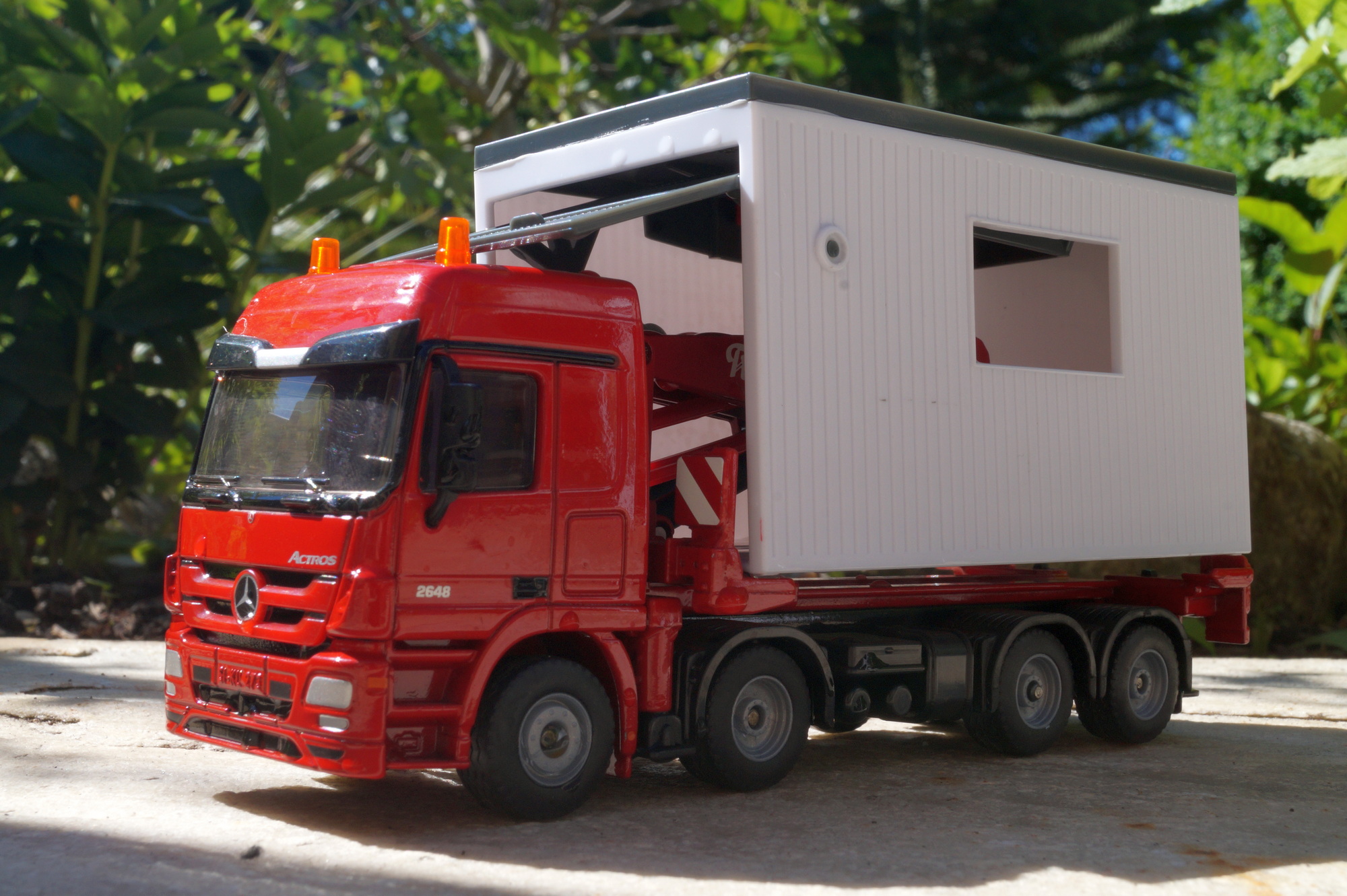 Mercedes Benz Actros 4achs LKW mit Garage