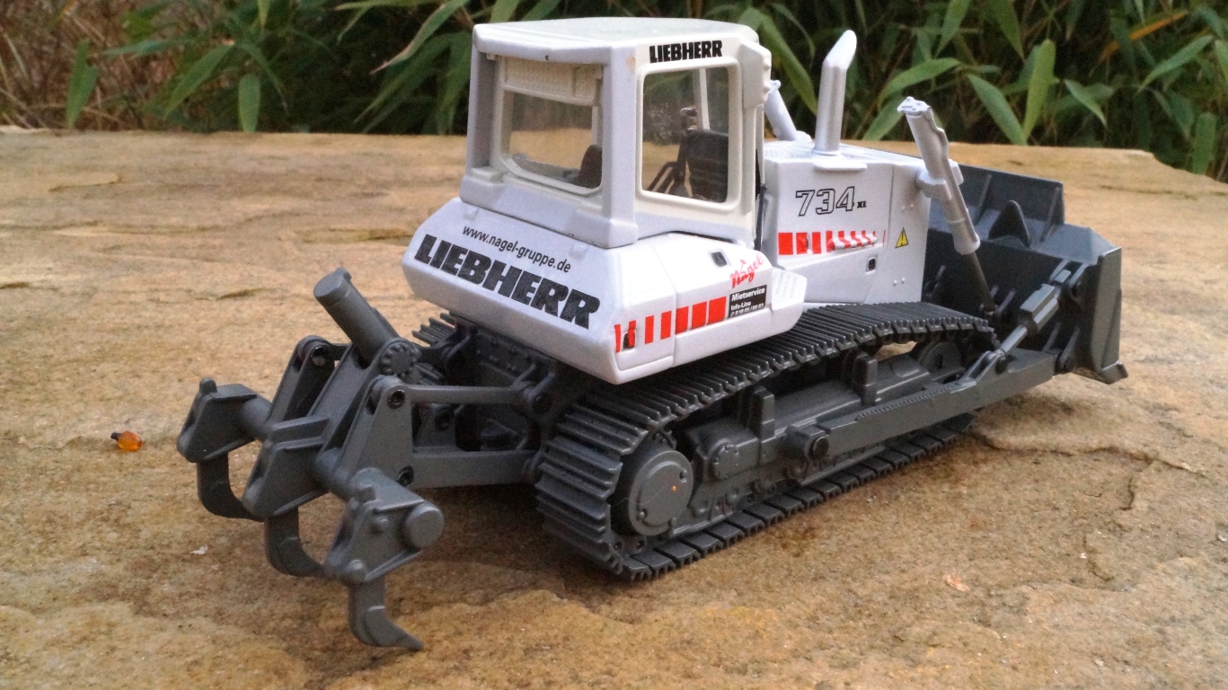 Liebherr PR 734 Raupe mit Aufreißer "Nagel"