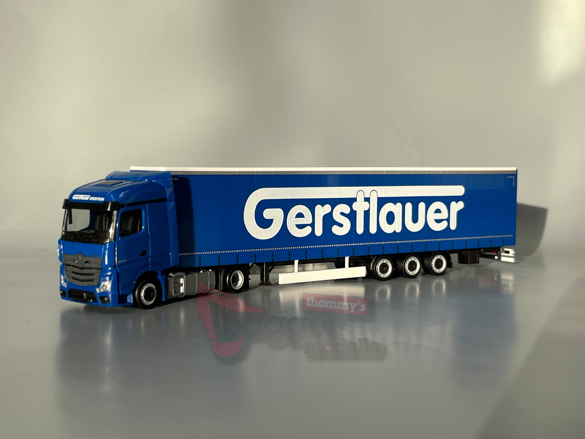 962544 - Herpa - Mercedes-Benz Actros `18 StreamSpace Lowliner-Sattelzug 15m "Gerstlauer"