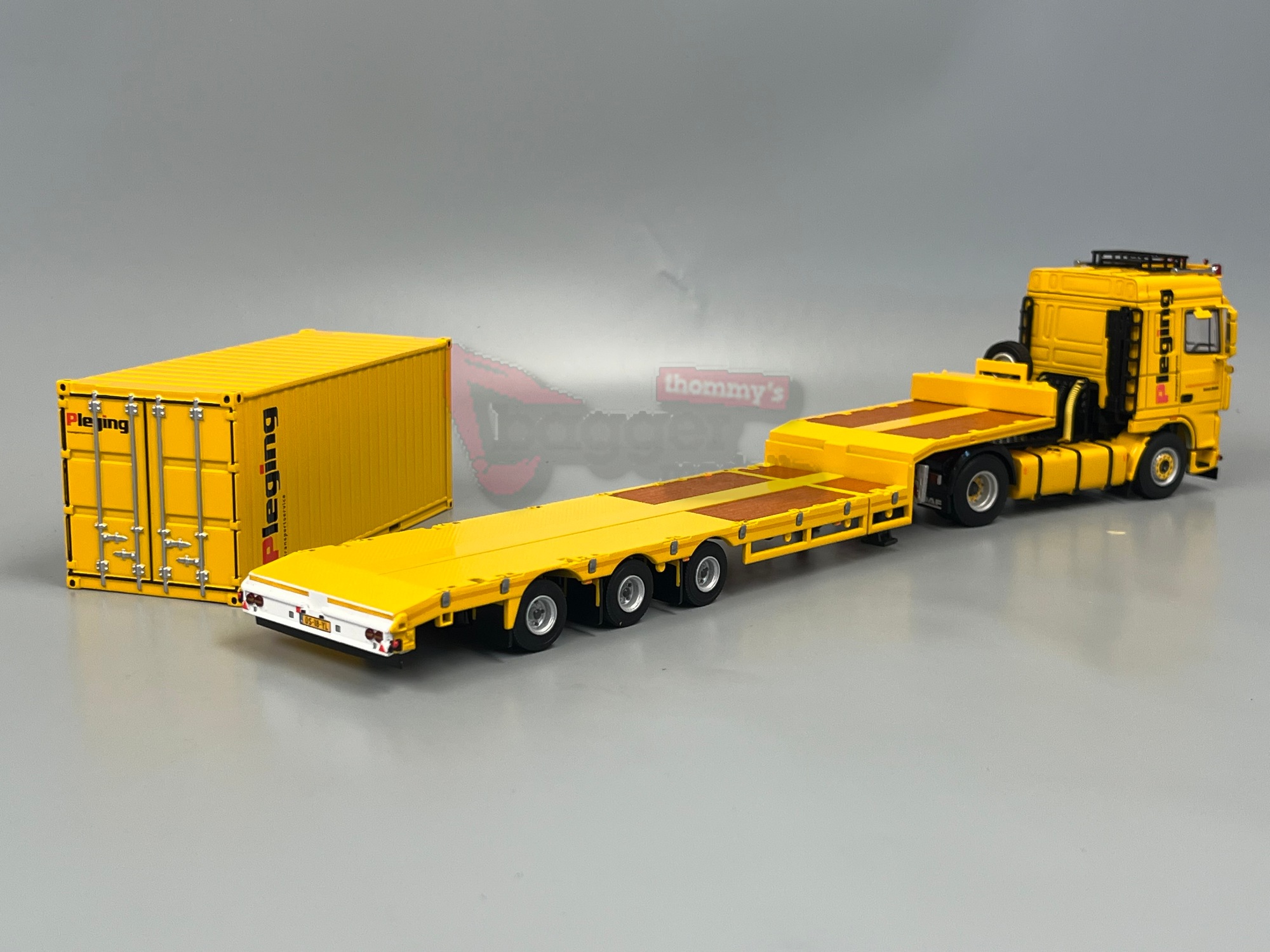 01-5172 - WSI - DAF XF95 Space Cab 4x2 mit 3achs Tiefladerauflieger und 2FT Container - Pleging - NL
