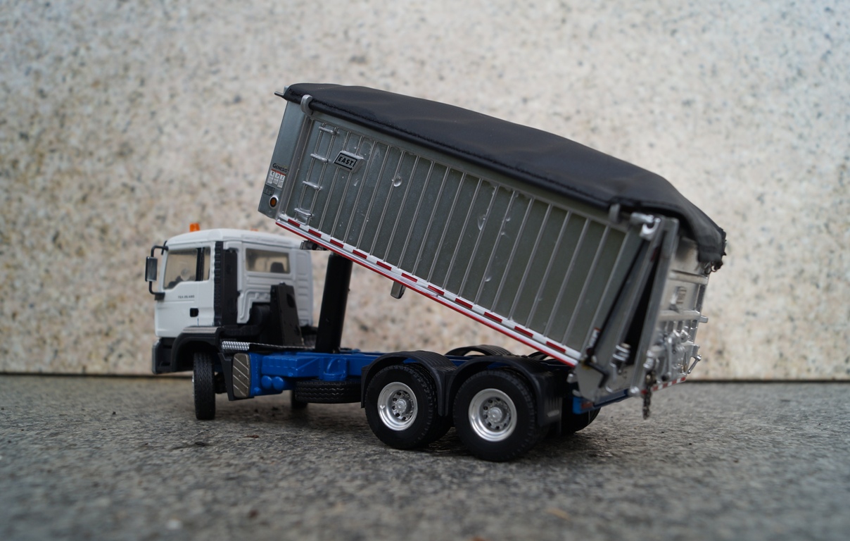 MAN TGA 3achs East Kipper mit Plane