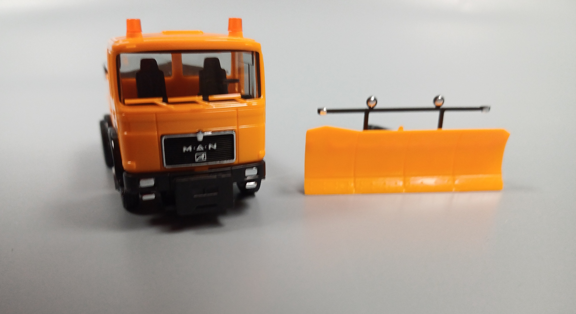 309547 - Herpa - MAN F8 Winterdienstfahrzeug  "kommunalorange"