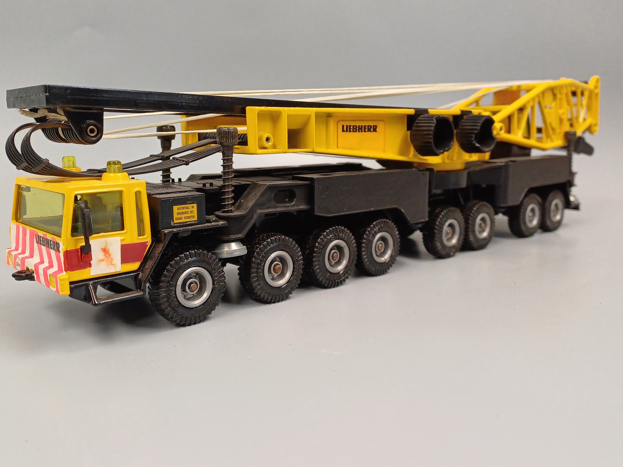 Liebherr  Kran 8 achsig Siku Modell
