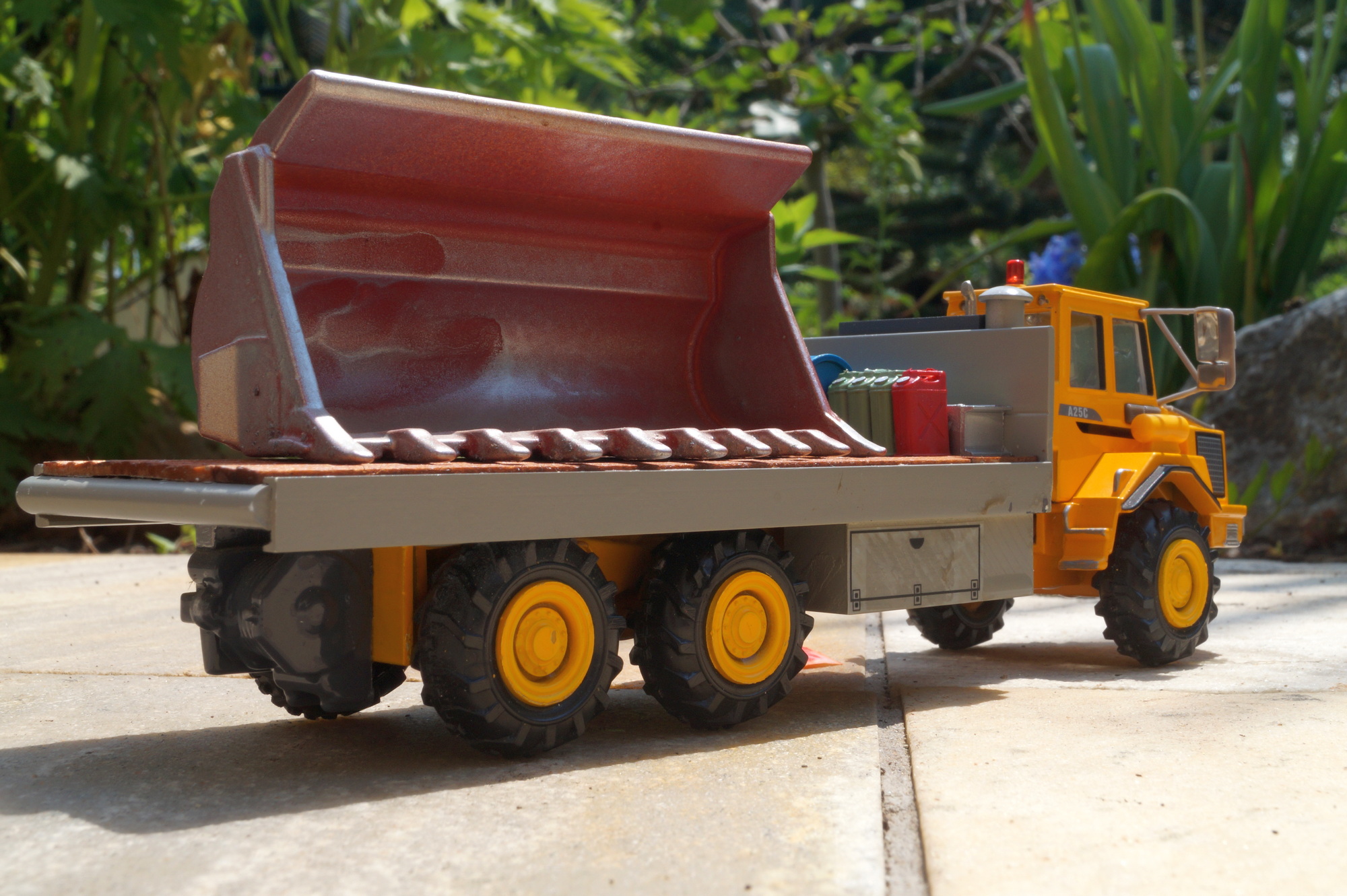 Volvo A25 C  Pritschen Dumper mit Ladegut