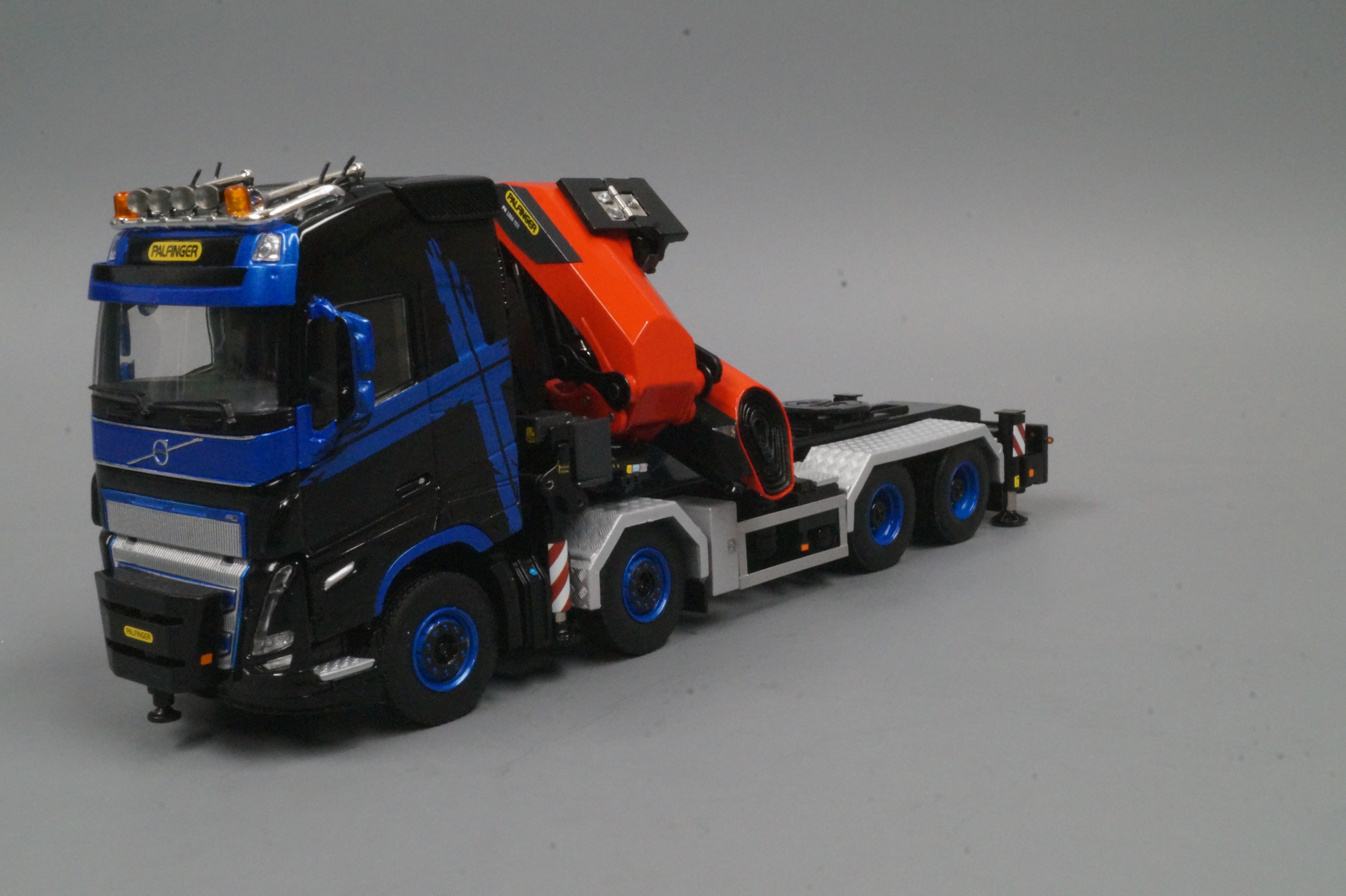 04-2205 - WSI - Volvo FH5 GL 8x4 mit Palfinger Kran PK 1350TEC + Jib