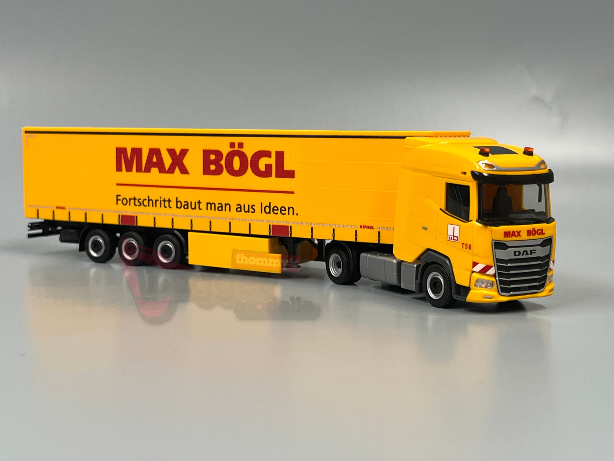 320016 - Herpa- DAF XG Gardinenplanen-Sattelzug "Max Bögl"