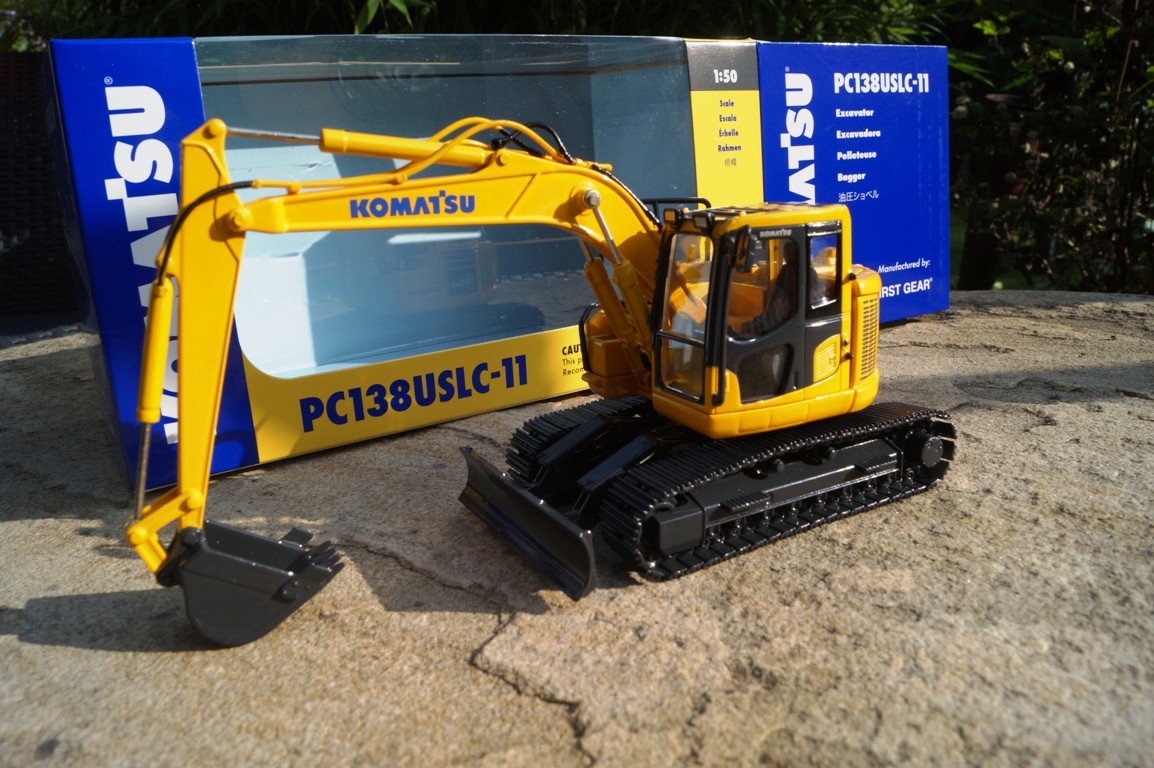 503360 -First Gear - Komatsu Kurzheckbagger PC 138 US LC-11