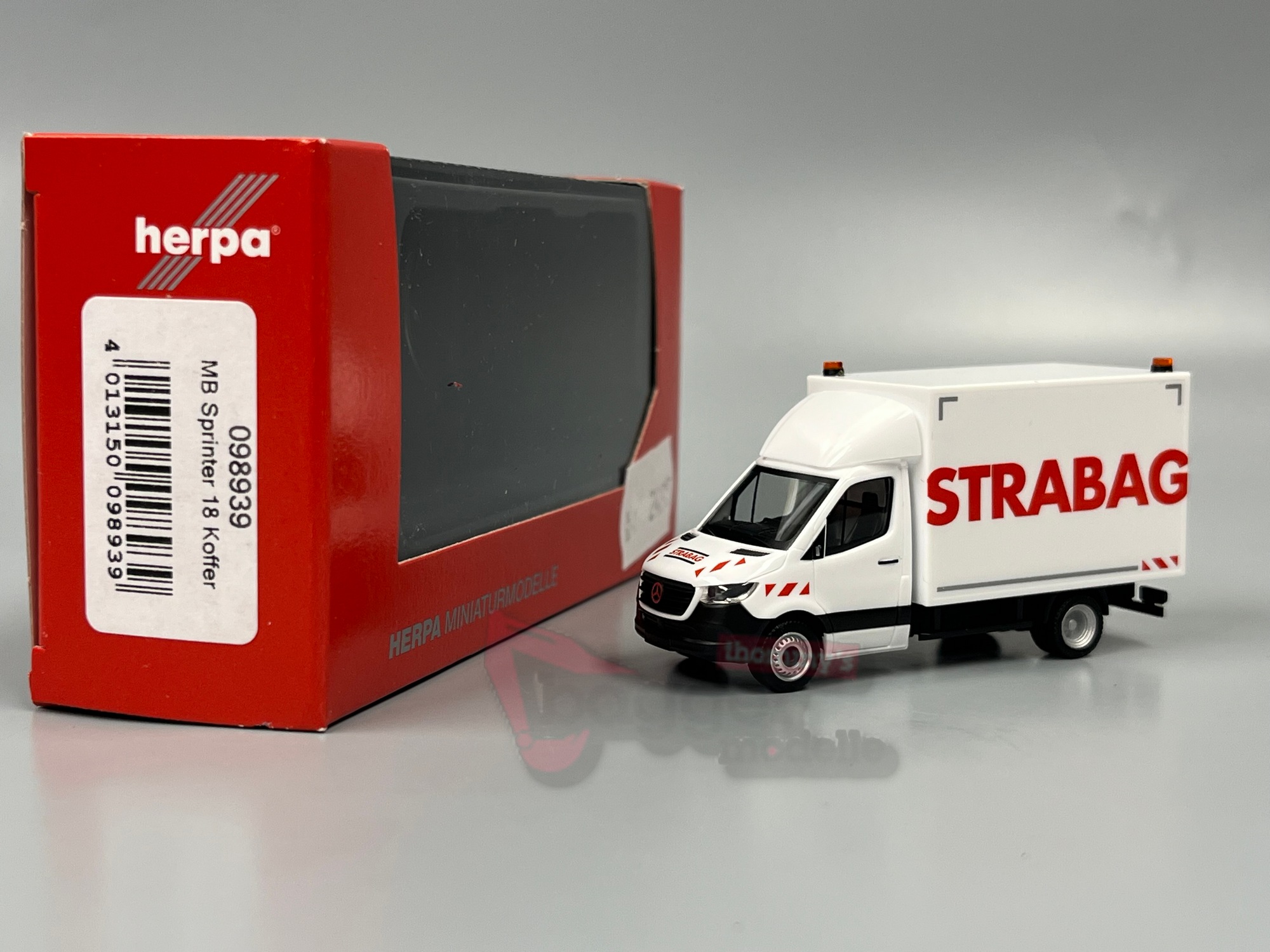 098939 - Herpa - Mercedes-Benz Sprinter '18 Koffer "STRABAG"