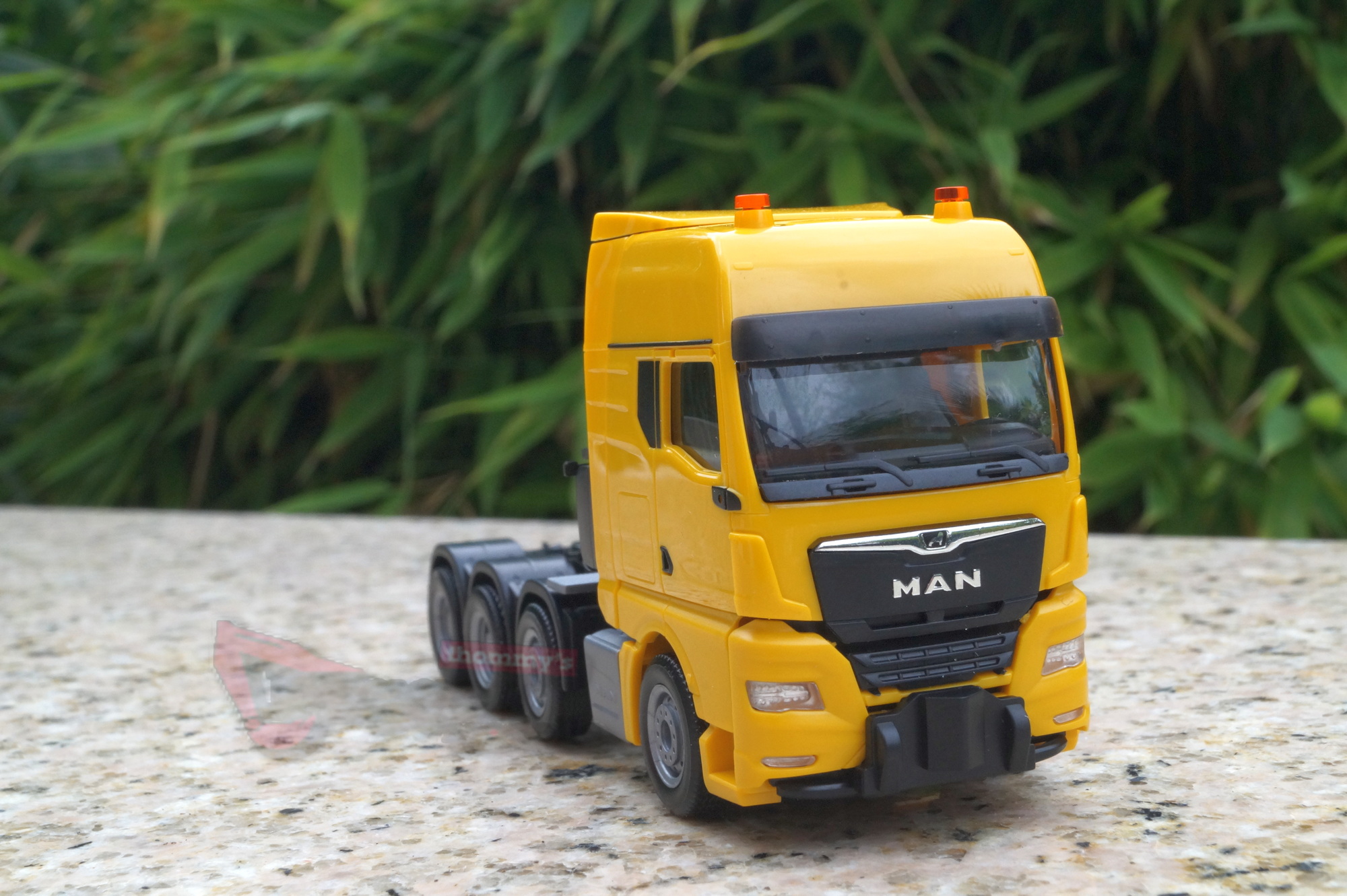 313537 - Herpa  - MAN TGX GX Schwerlastzugmaschine, gelb