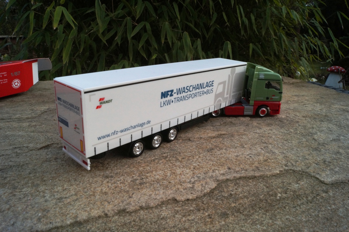 306904 - Herpa - MAN TGX XLX Euro 6c Gardinenplanen-Sattelzug "Wandt Waschpark"