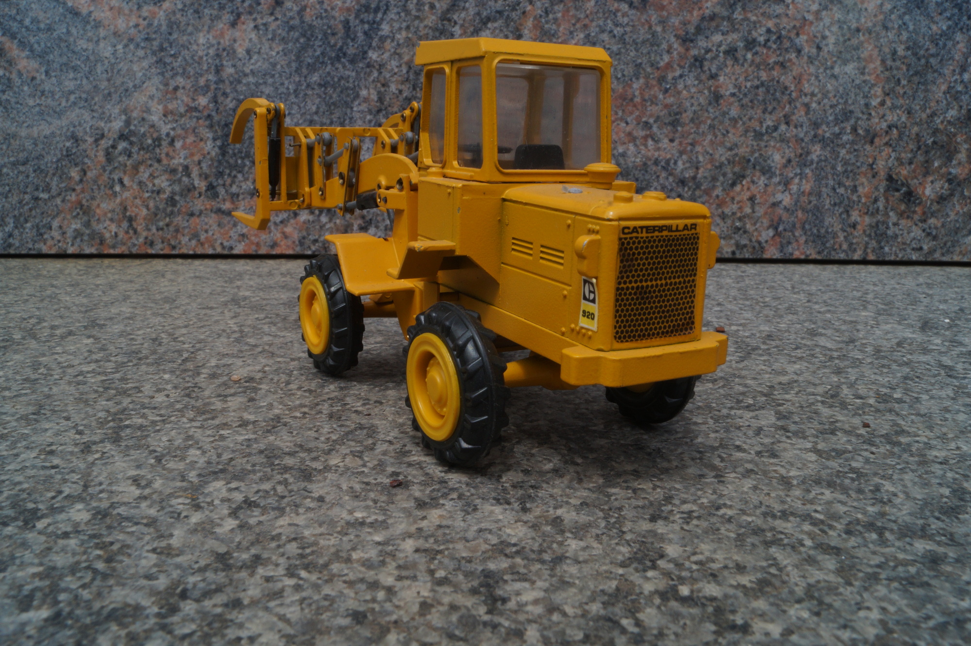 CAT 920 Radlader mit Greifer