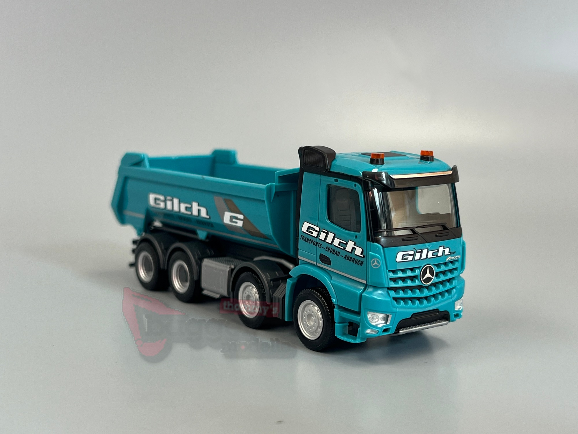 321174- Herpa - Mercedes-Benz Arocs Rundmulden-LKW "Gilch Erdbau und Transport"