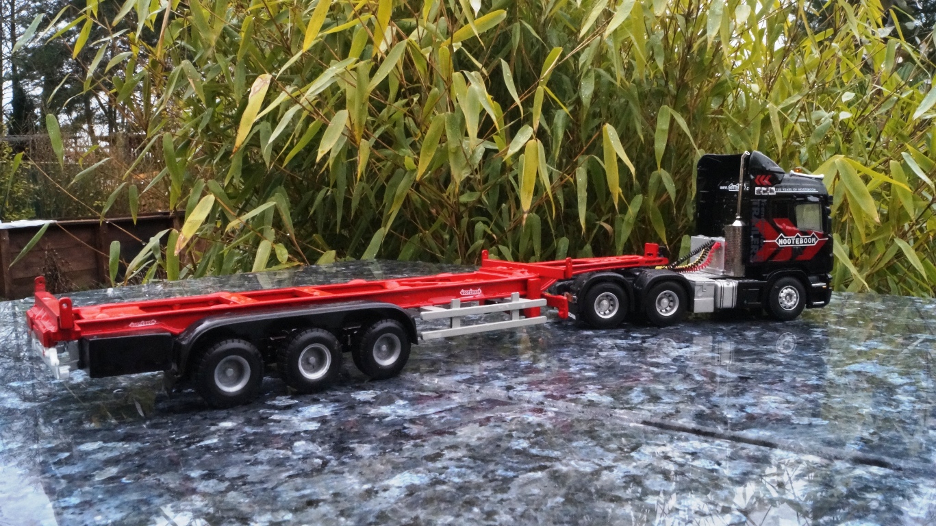 Scania 3achs Zugmaschine mit 3achs Containerauflieger "Nooteboom"