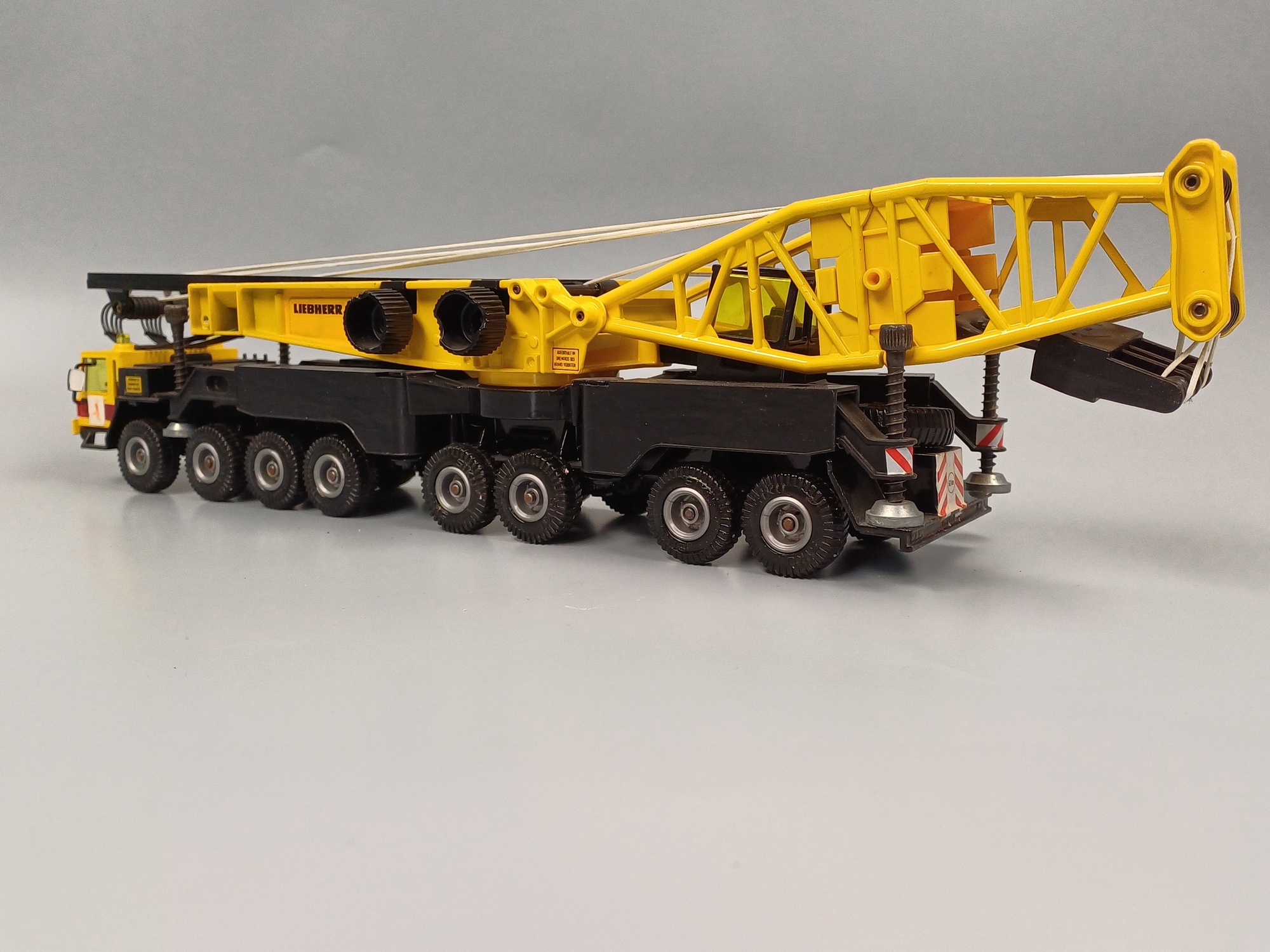 Liebherr  Kran 8 achsig Siku Modell