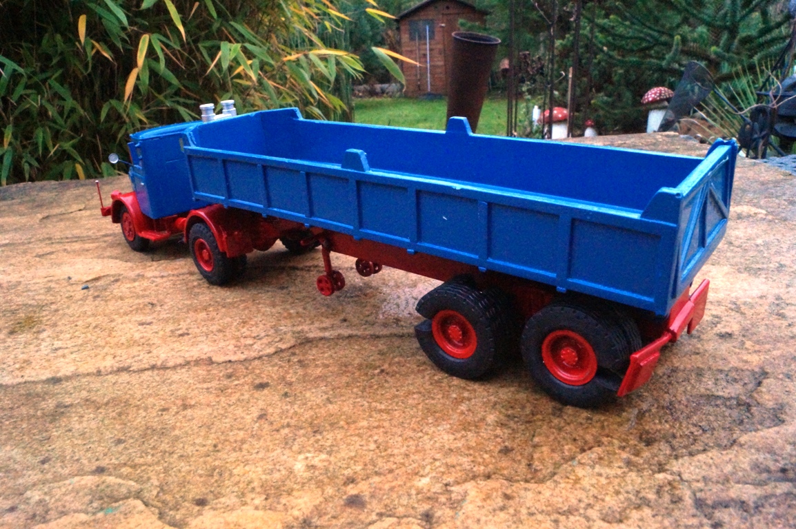 Henschel Sattelkipper  2+2 achs  Zon Modell